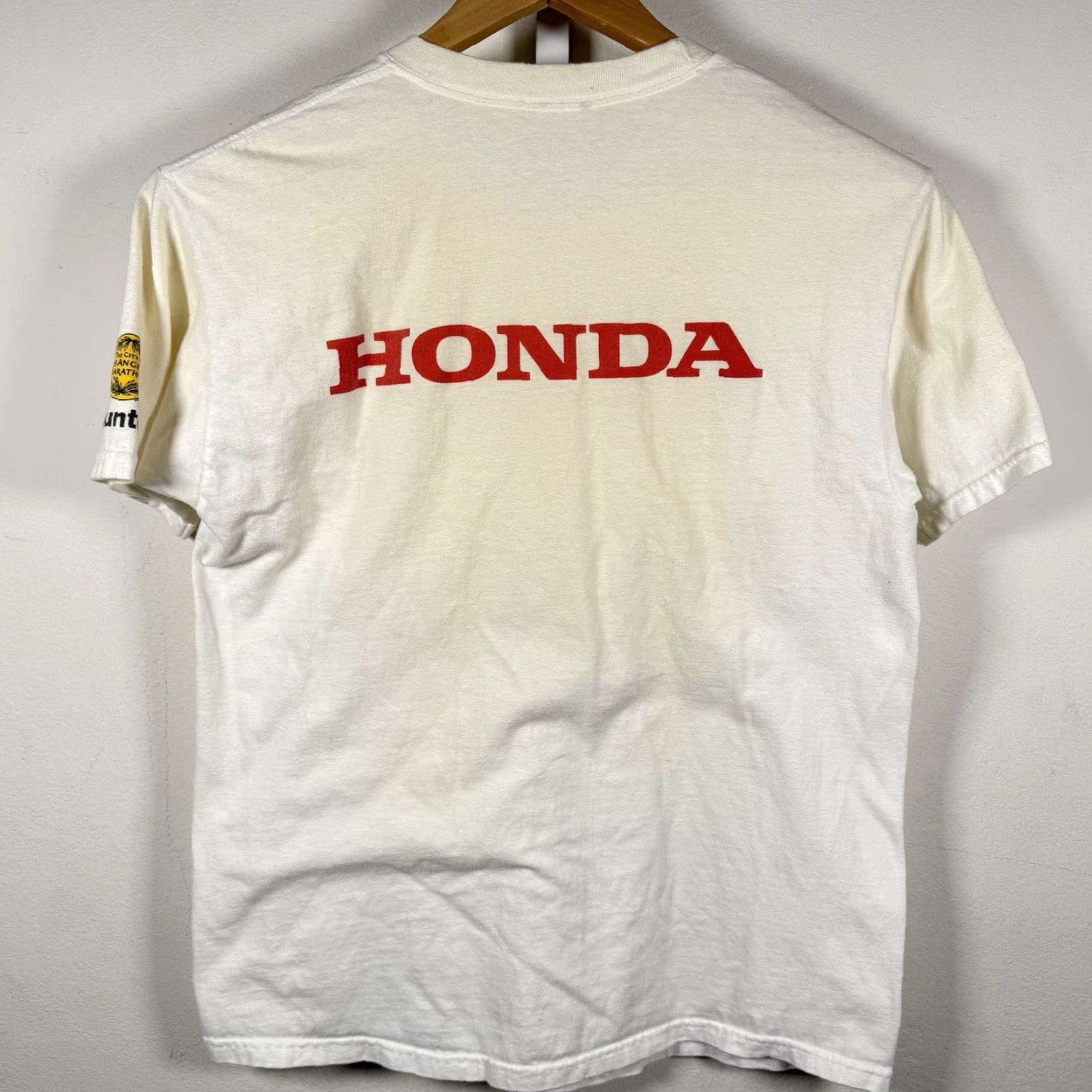 Vintage VINTAGE Hanes Beefy T-Shirt L.A. MARATHON XXI 2006 Shirt Single Stitch Volunteer Honda Size Small Men White Cotton Short Sleeve Crew Neck Logo Size US S / EU 44-46 / 1 - 4 Thumbnail