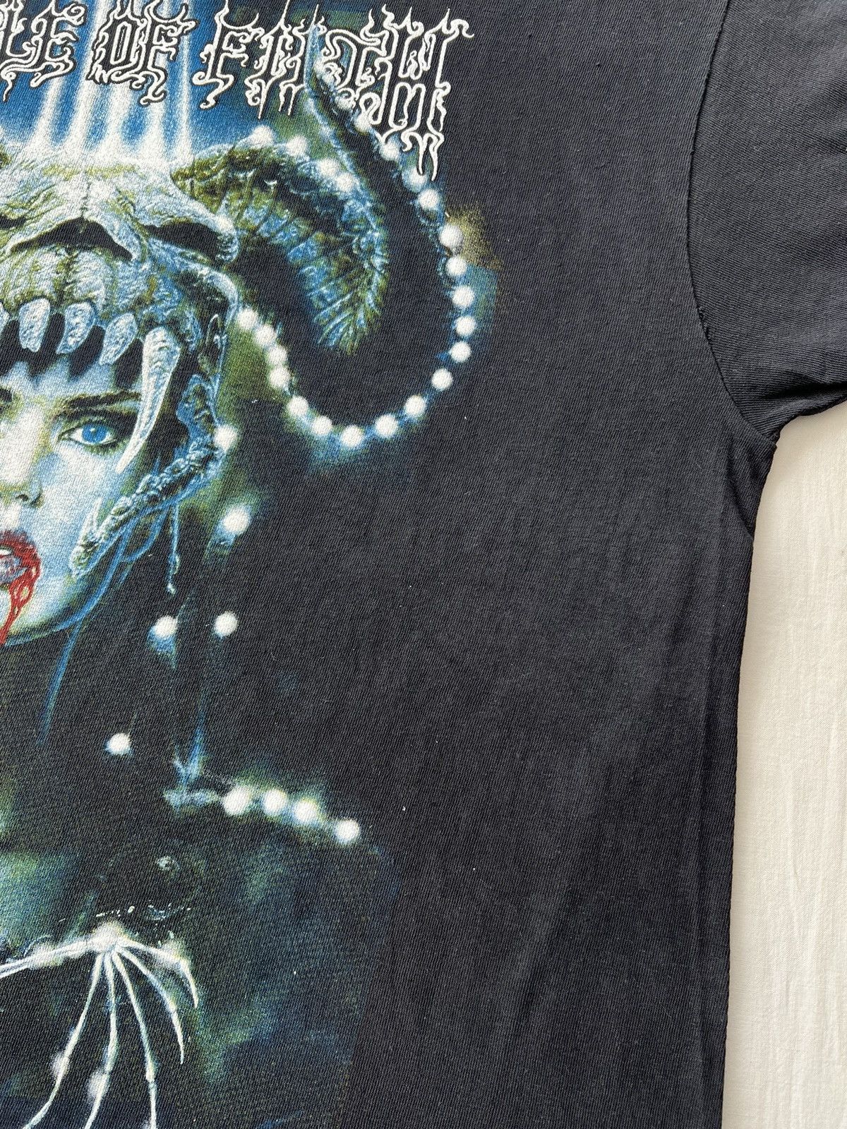 Band Tees Vintage 90s Cradle of Filth Fogs Kiss Artwork by Luis Royo Size US XL / EU 56 / 4 - 6 Thumbnail