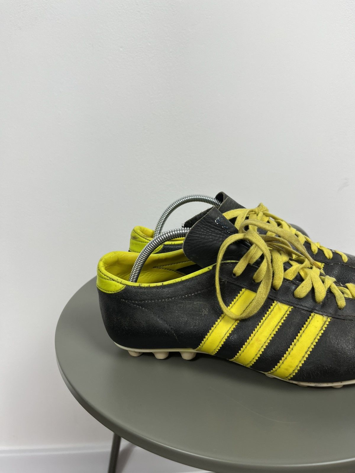 Adidas × Vintage Vintage Adidas Soccer Cleats Size 9 Black Yellow Austria Size US 9 / EU 42 - 2 Thumbnail