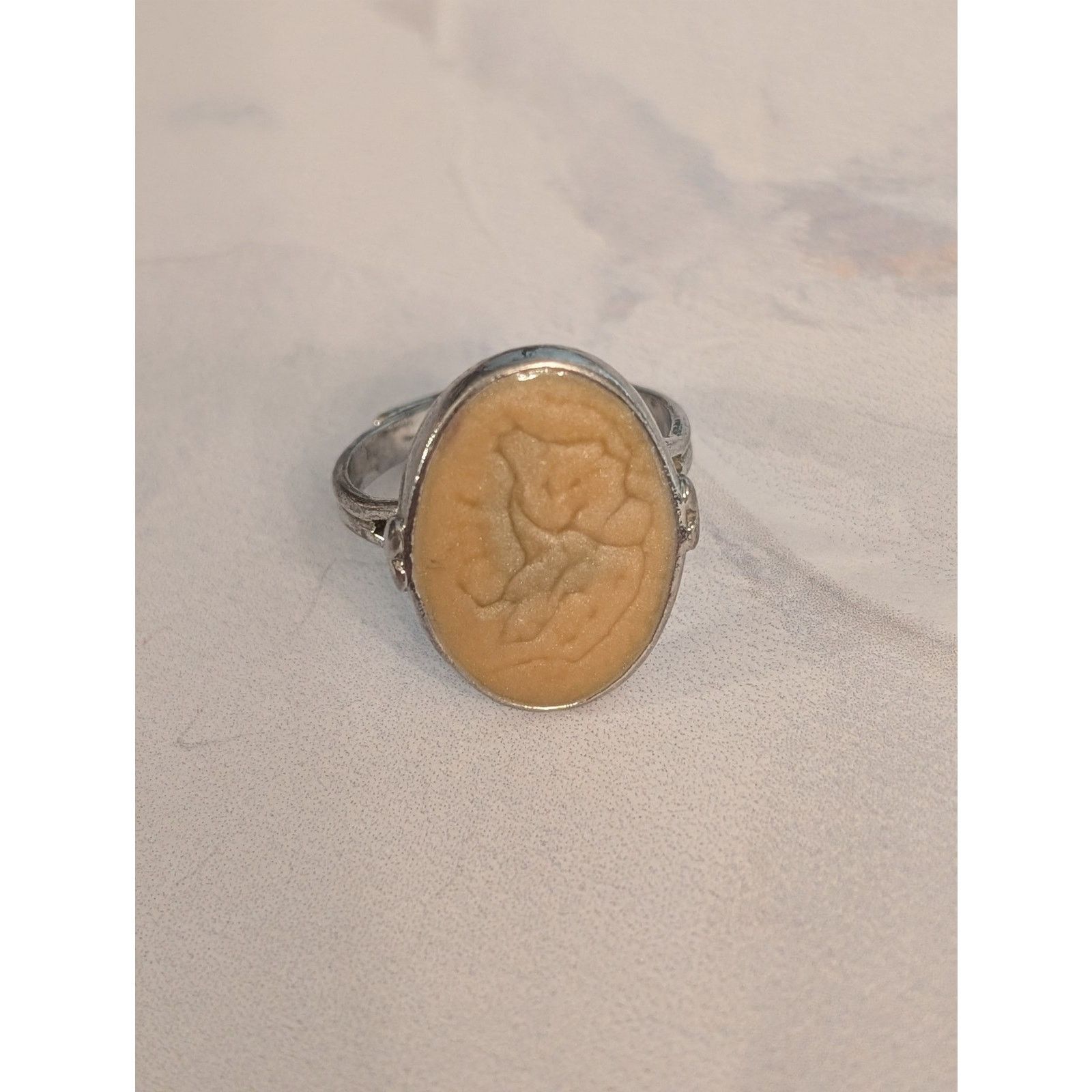 Vintage Pretty VTG 1980s Silver-Tone Champagne Enameled Oval Ring Size ONE SIZE - 5 Thumbnail