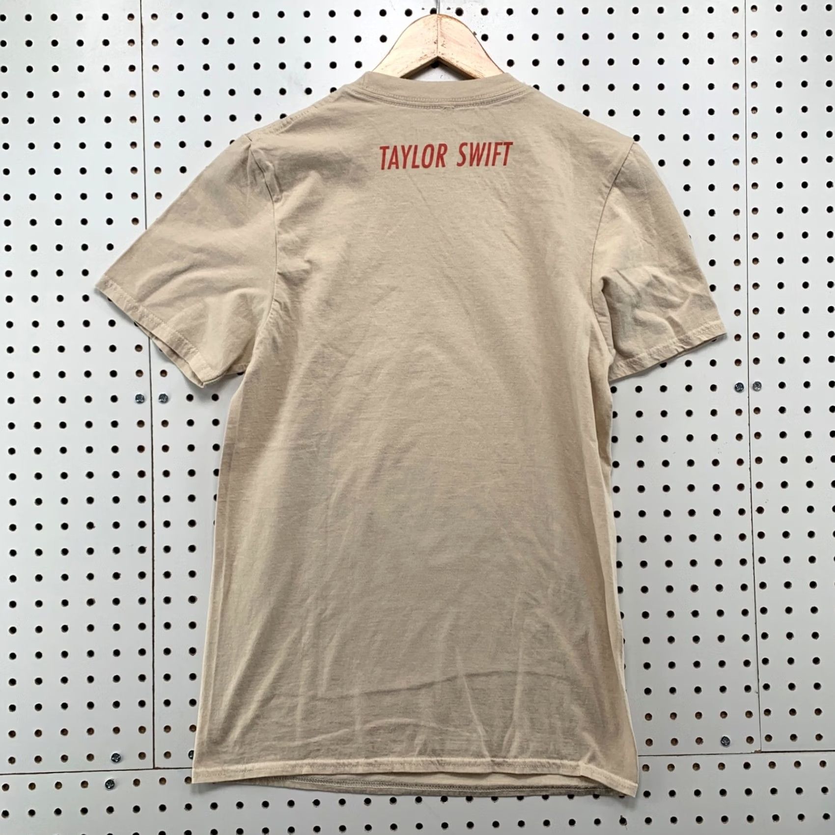 Vintage Taylor Swift Shirt Mens Small Brown Red Version Music Band TEE 17x27.5 Size US S / EU 44-46 / 1 - 2 Thumbnail