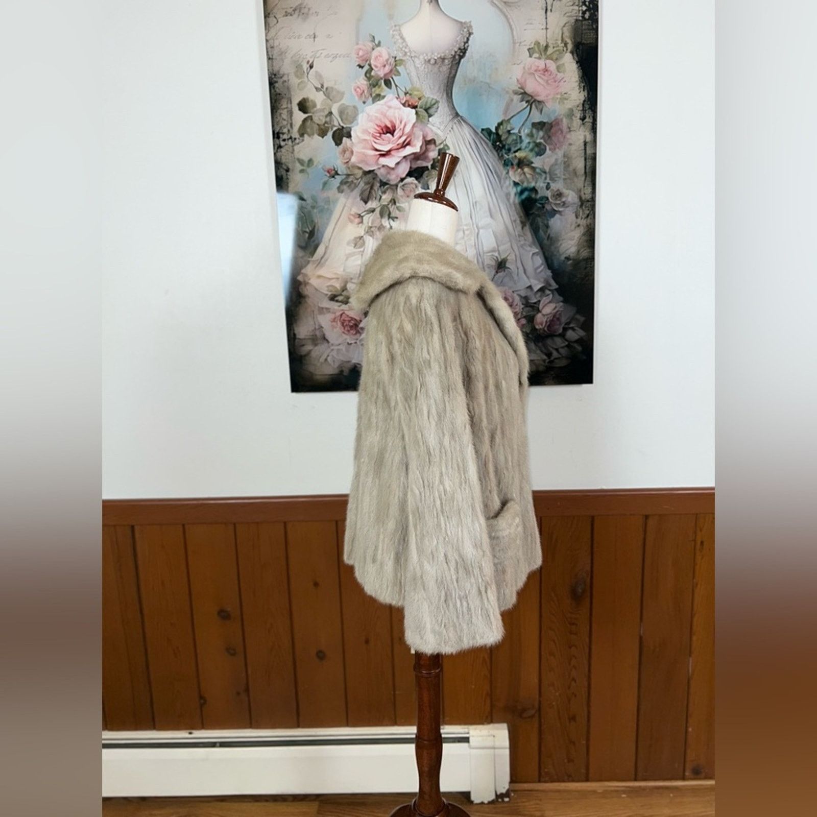 Vintage Stunning Vintage 1960s A.J. Ugent Azurene Mink Fur Coat! Size M / US 6-8 / IT 42-44 - 4 Thumbnail