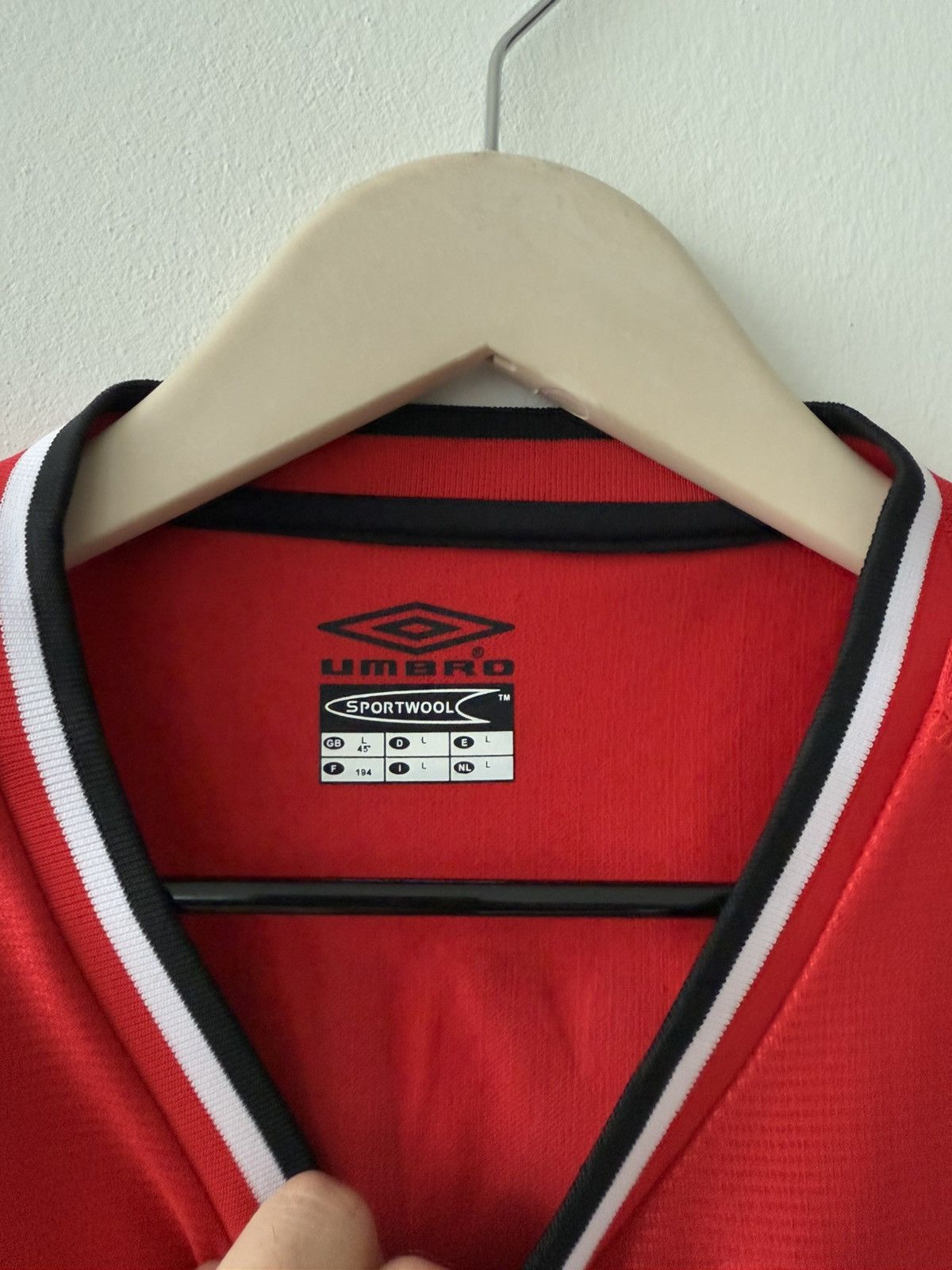 Umbro 🩸RARE🩸Umbro Manchester United 2000/2002 Beckham #7 Jersey Size US L / EU 52-54 / 3 - 9 Thumbnail