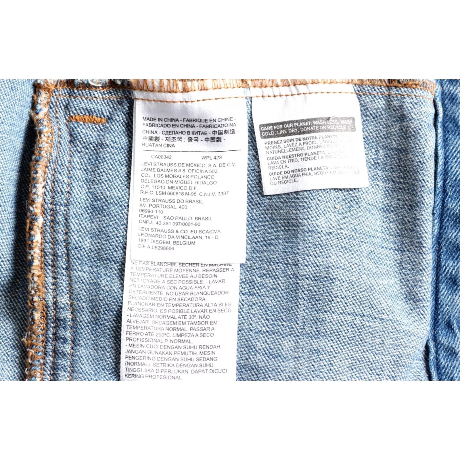 Levi's LEVI’S Authentic Trucker Jacket Women Size L Light Wash Denim MJ4162 Size L / US 10 / IT 46 - 5 Thumbnail