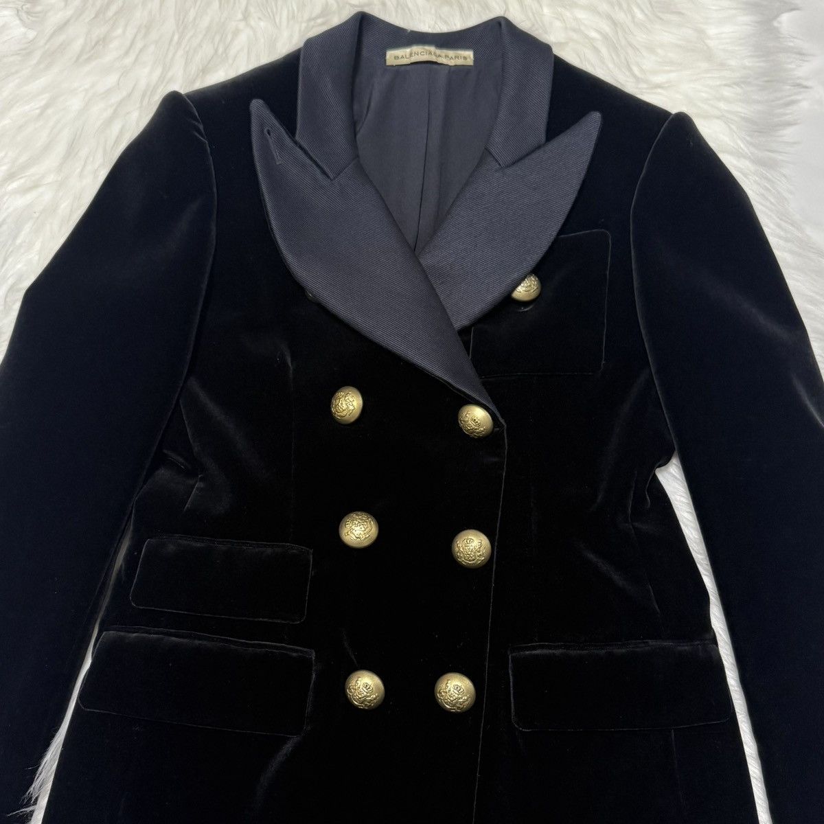 Balenciaga Authentic Balenciaga emblem button peaked velour jacket 36 Size XS / US 0-2 / IT 36-38 - 10 Thumbnail