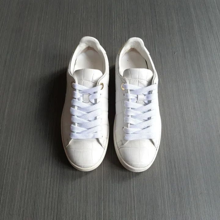 Louis Vuitton Louis Vuitton White Sneakers for Casual Elegance -2508 Size US 5.5 / EU 38 - 1 Thumbnail