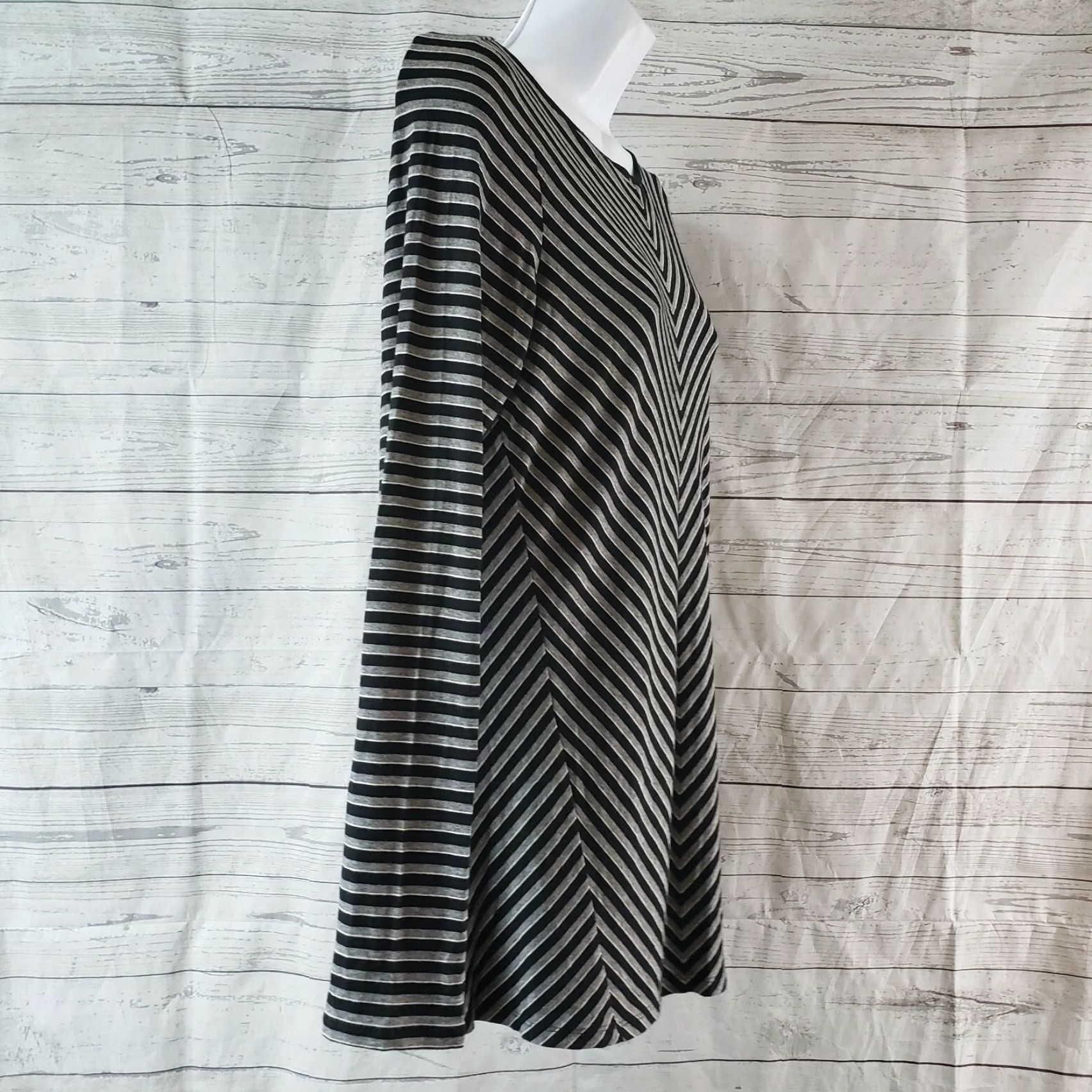 J. Jill J Jill Wearever Collection Womens Top XS Black Striped Long Sleeve Round Neck Rayon Spandex Blouse Shirt Womens Size XS / US 0-2 / IT 36-38 - 3 Thumbnail