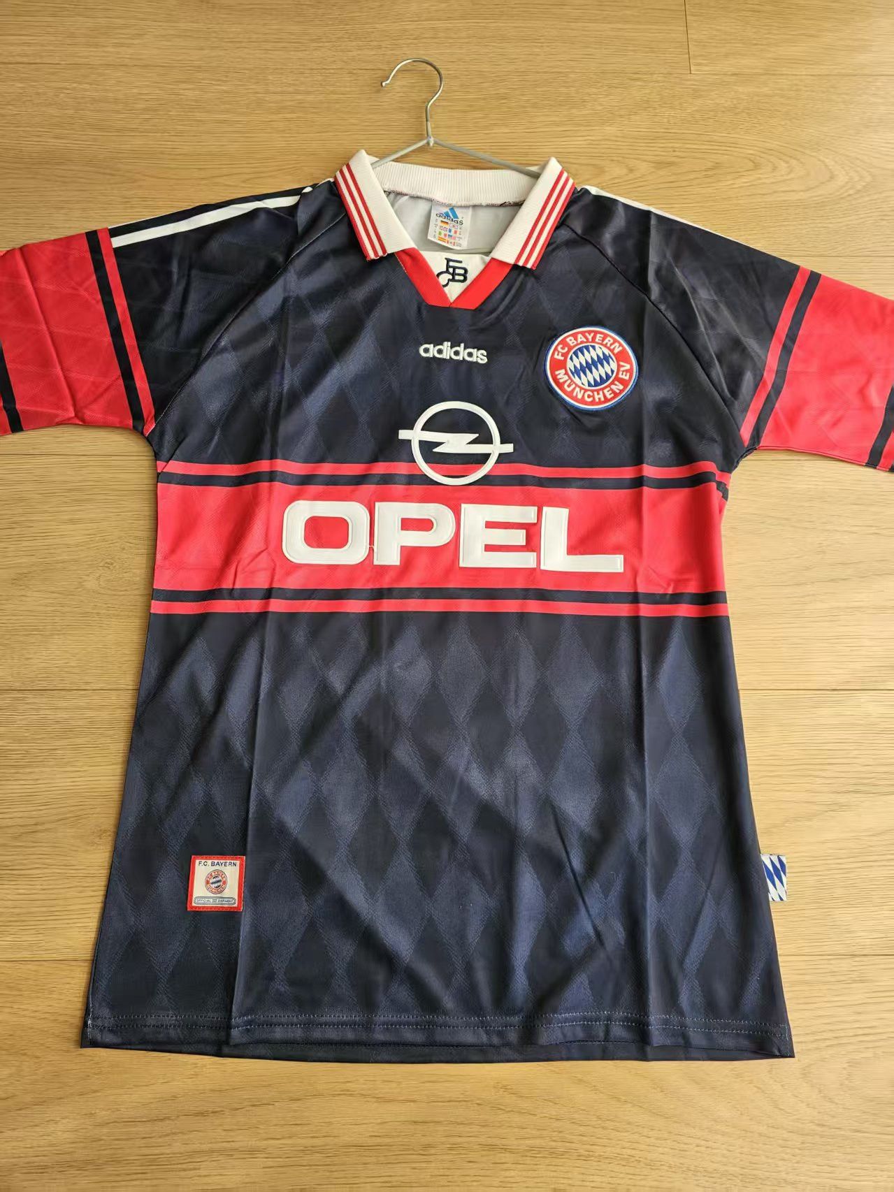 Other 1997 99 Bayern Munich Jersey Size US M / EU 48-50 / 2 - 1 Thumbnail