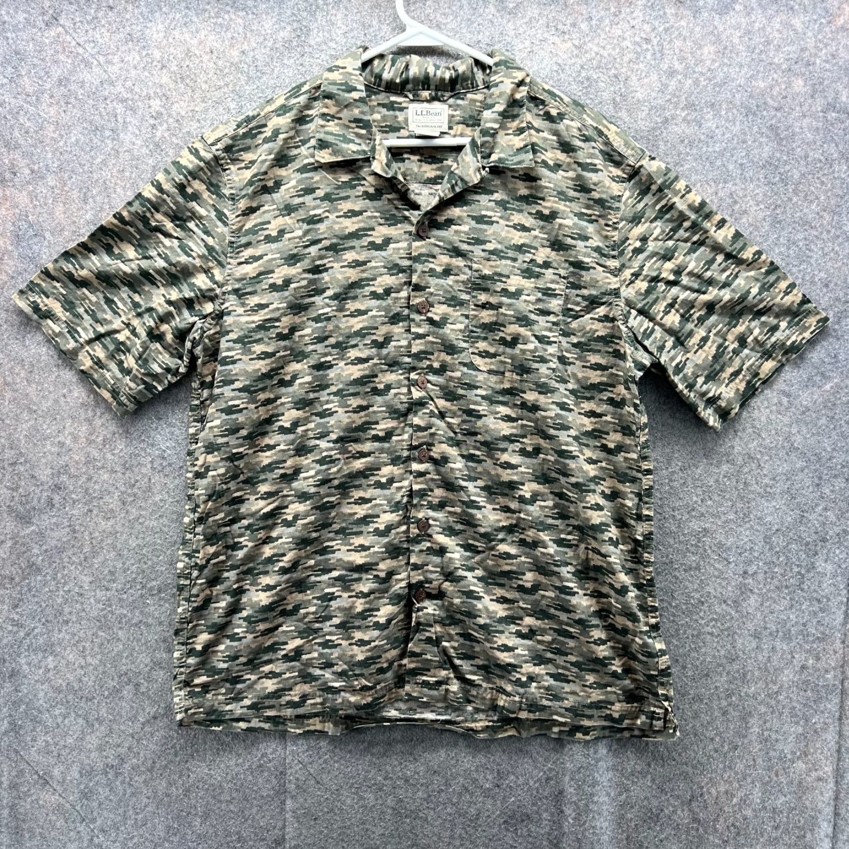 Vintage VINTAGE LL Bean Shirt Men Large Green Button-Down Camouflage Tropical Woven Cotton Button-Up Short Sleeve Chest 42 in Size US L / EU 52-54 / 3 - 2 Thumbnail