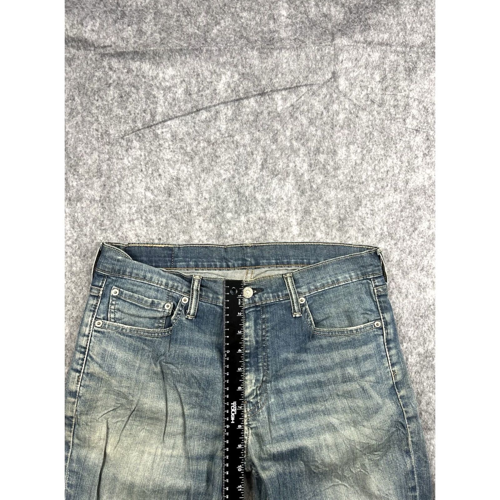 Levi's Levi’s 511 Jeans Slim Fit Tapered Leg Medium Wash Denim 33x32 Mens Regular Size Slim Distressed 5-Pocket City USA Logo Vintage Size US 33 - 4 Thumbnail