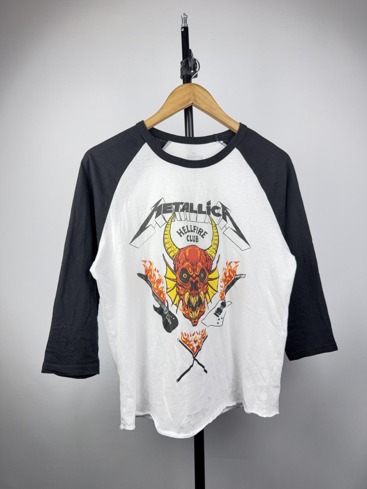 Metallica 2022 Stranger Things x Metallica Hellfire Club Raglan Tee Size US S / EU 44-46 / 1 - 1 Thumbnail