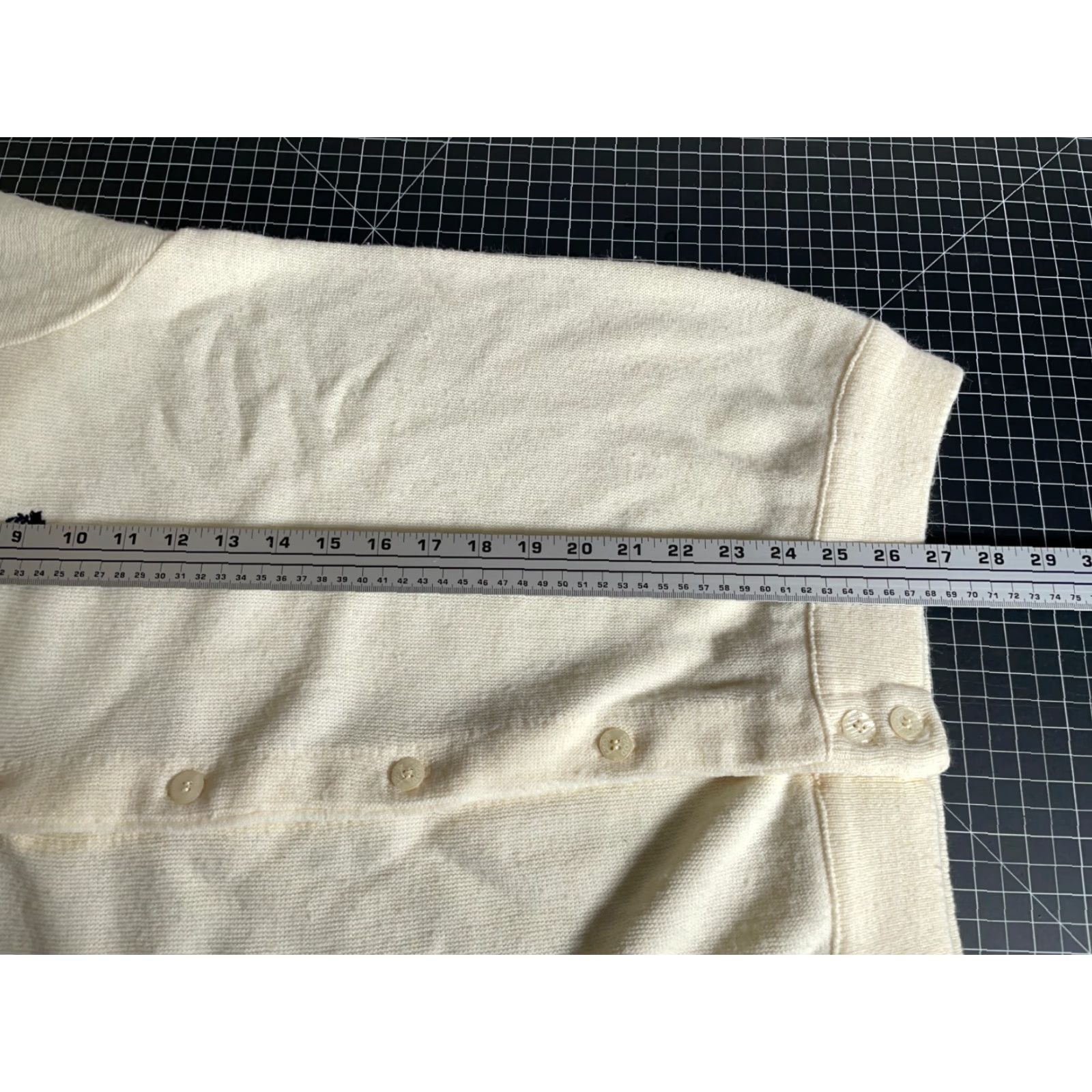 Izod VINTAGE IZOD Cardigan Sweater Mens XL Ivory Lightweight Knit 70s 80s 90s Dad Hipster Retro Embroidered USA Made Size US XL / EU 56 / 4 - 6 Thumbnail