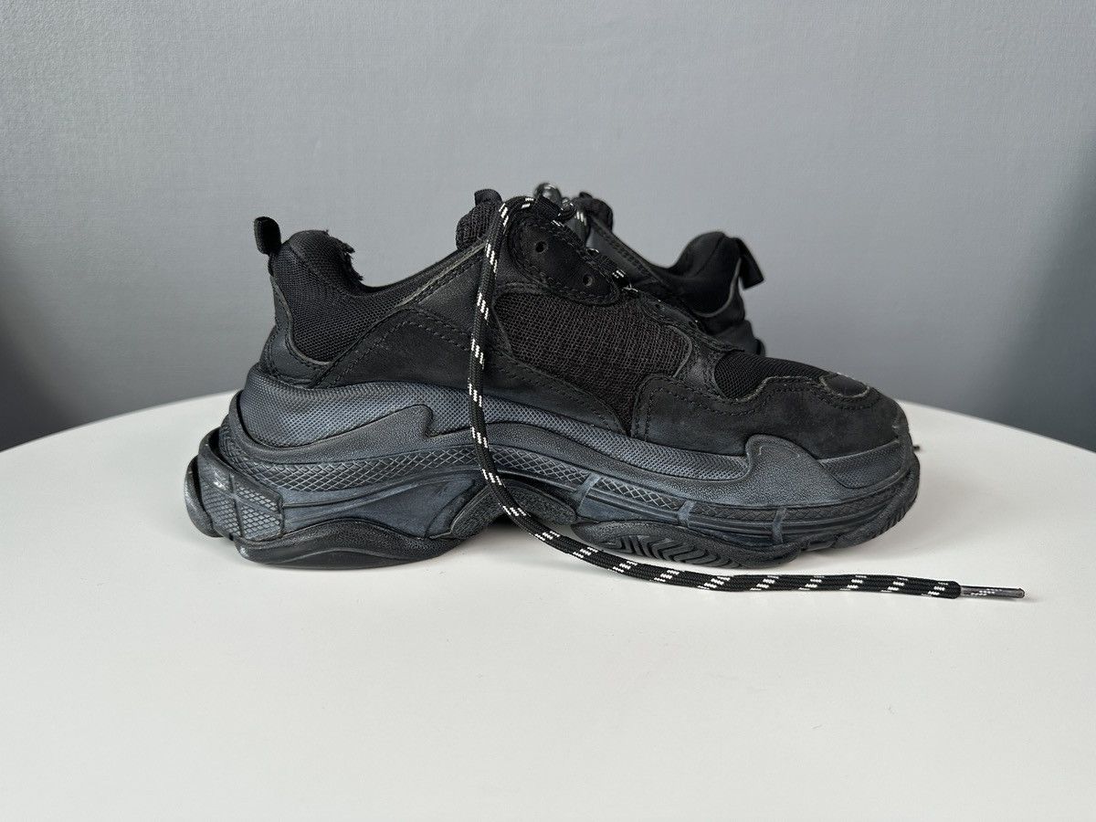 Balenciaga BALENCIAGA Triple S Women’s Sneakers Black EU 37 US 7 Shoes Size US 7 / IT 37 - 8 Thumbnail