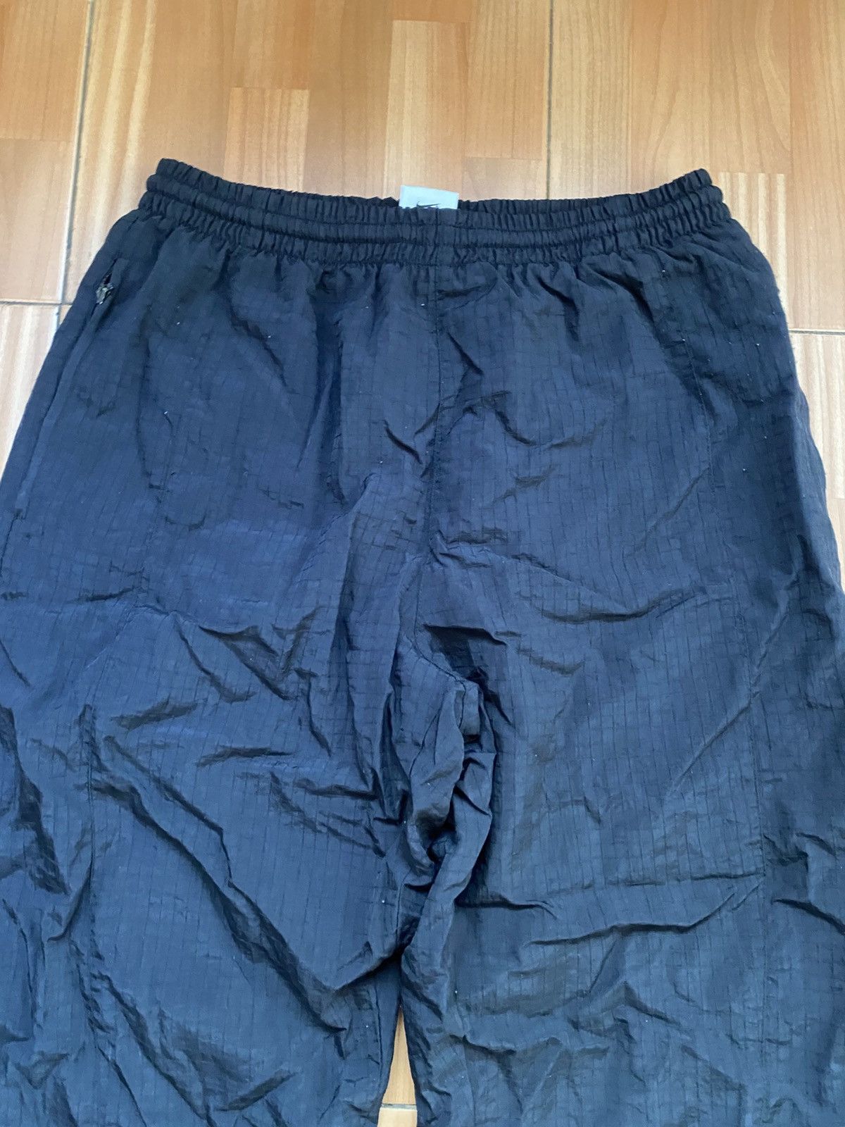 Vintage Vintage Nike sweatpants black nylon Size US 32 / EU 48 - 2 Thumbnail