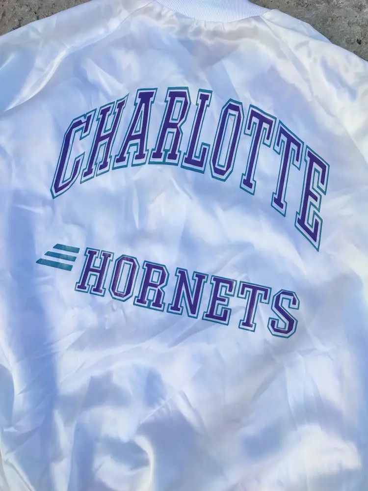 NBA Vintage Charlotte Hornets NBA Logo Bomber Jacket Size US L / EU 52-54 / 3 - 7 Thumbnail