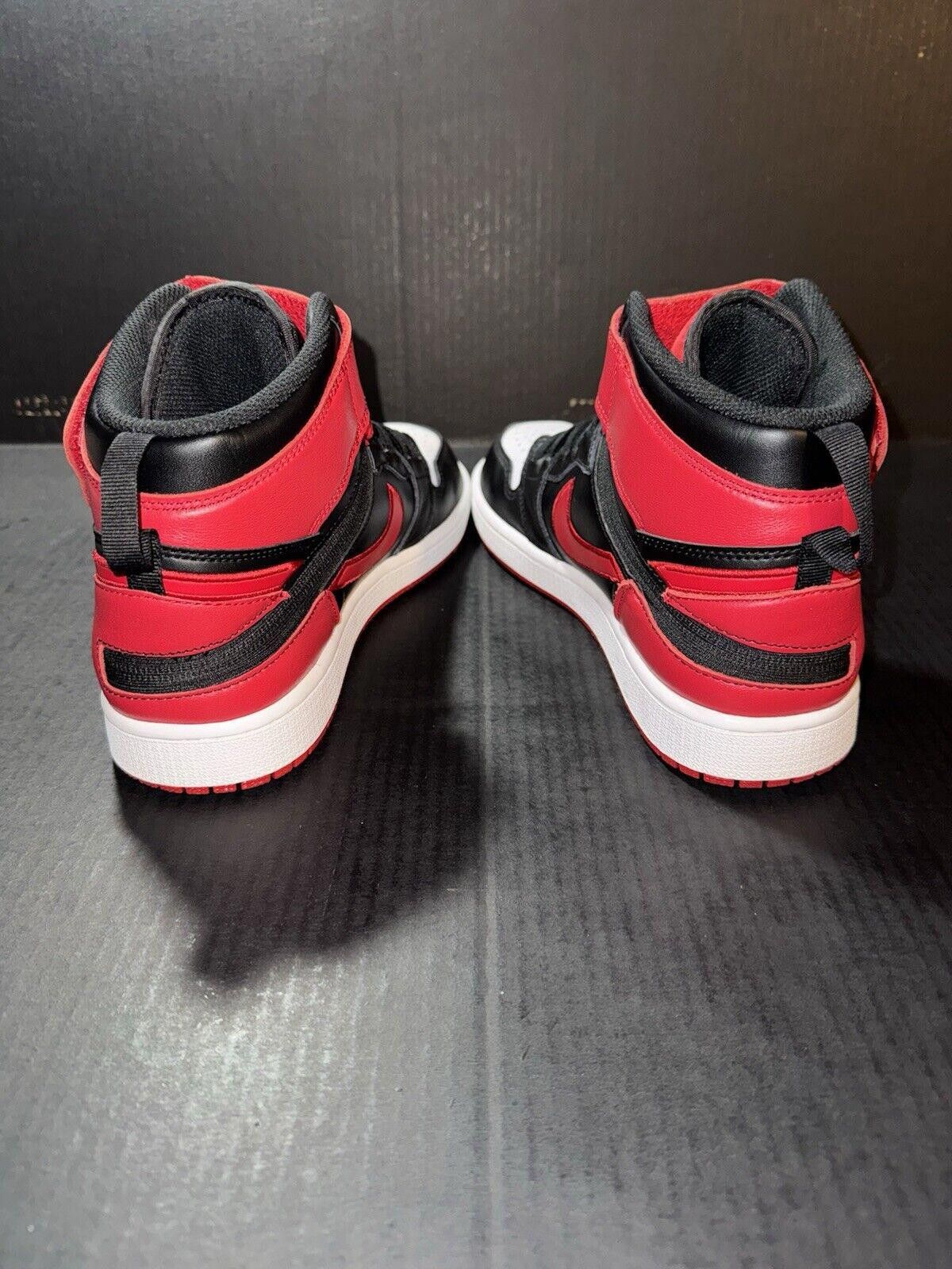Jordan Brand Nike Air Jordan 1 High FlyEase Black Toe CQ3835-001 - Sz 9.5 Size US 9.5 / EU 42-43 - 6 Thumbnail
