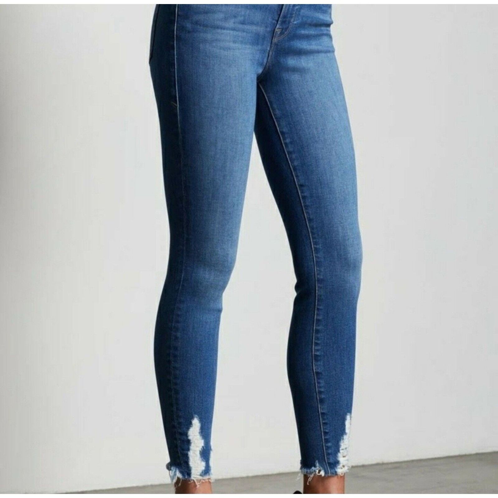 Good American Good American Good Legs Crop Chewed Hem Organic 4/27 W 25 Size 27" / US 4 / IT 40 - 4 Thumbnail