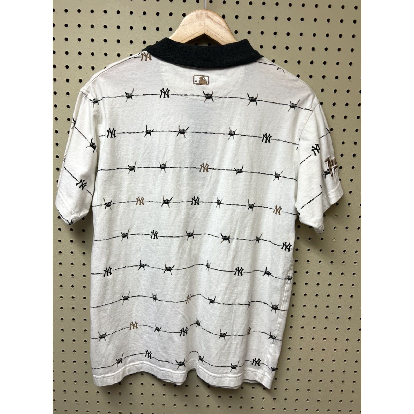 Vintage Majestic NY Barbed wire Polo Shirt Embroidered MLB Baseball Men M White Polo Shirt Mens Medium Regular Short Sleeve Collared Vintage No Size US M / EU 48-50 / 2 - 2 Thumbnail