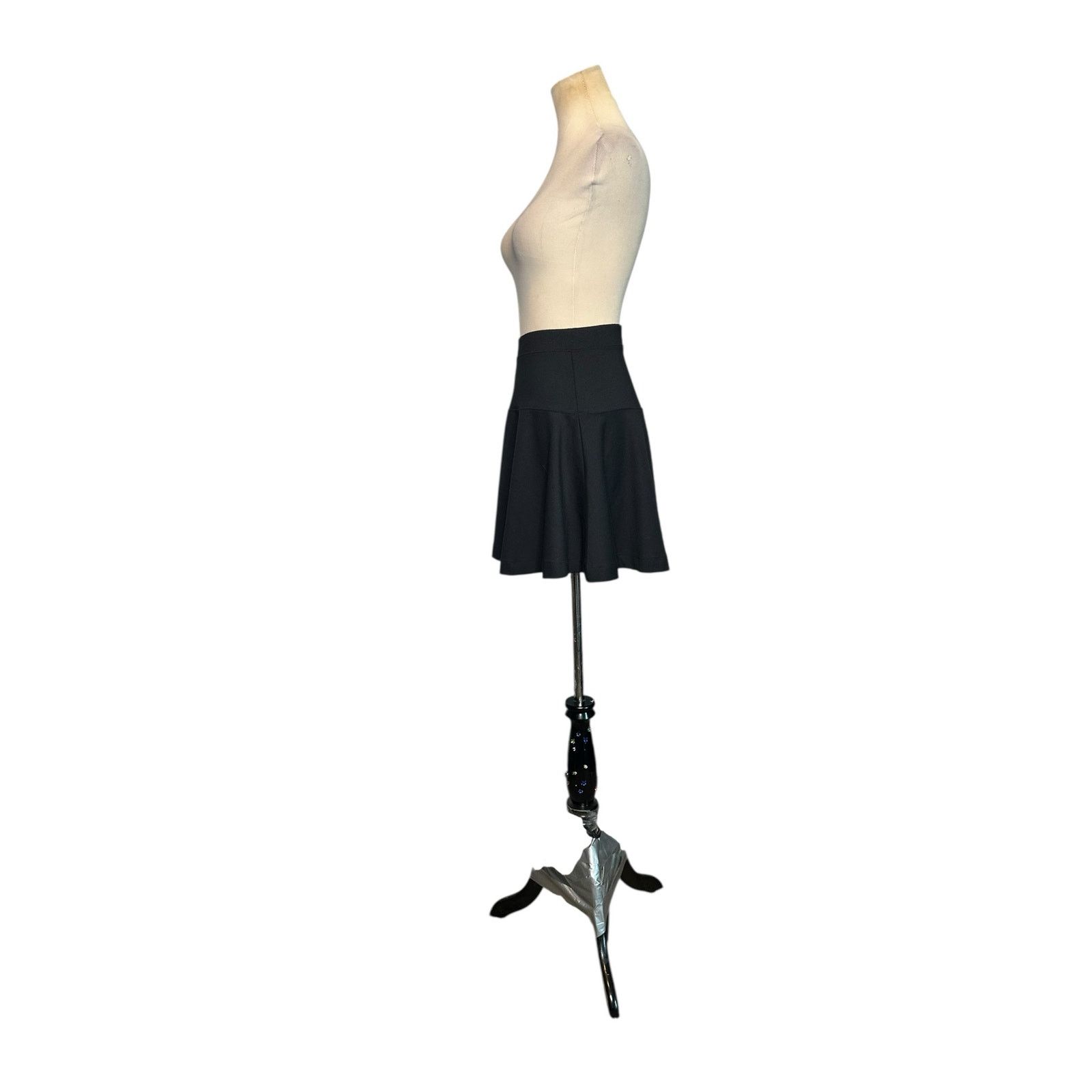 Old Navy Old Navy black pull on A line mini skirt size Small Size 30" / US 8 / IT 44 - 8 Thumbnail