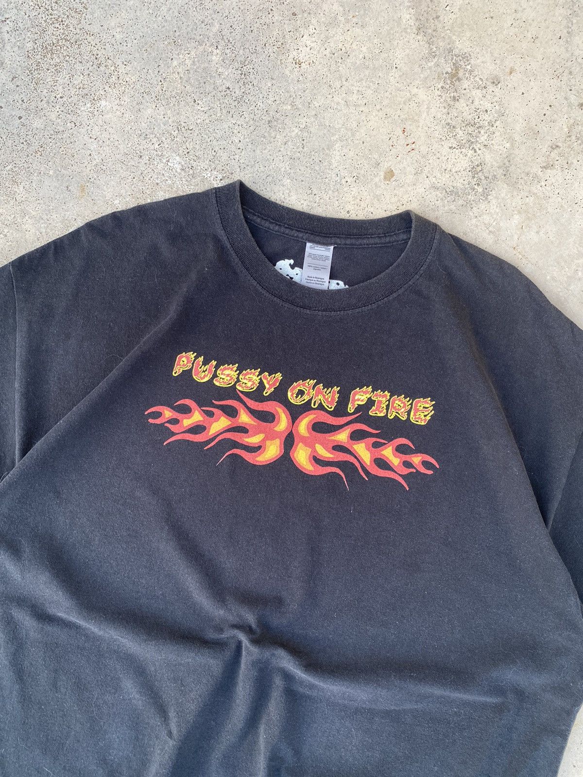 Band Tees 2000s Pussy on Fire Humor y2k Tees Size US L / EU 52-54 / 3 - 2 Thumbnail