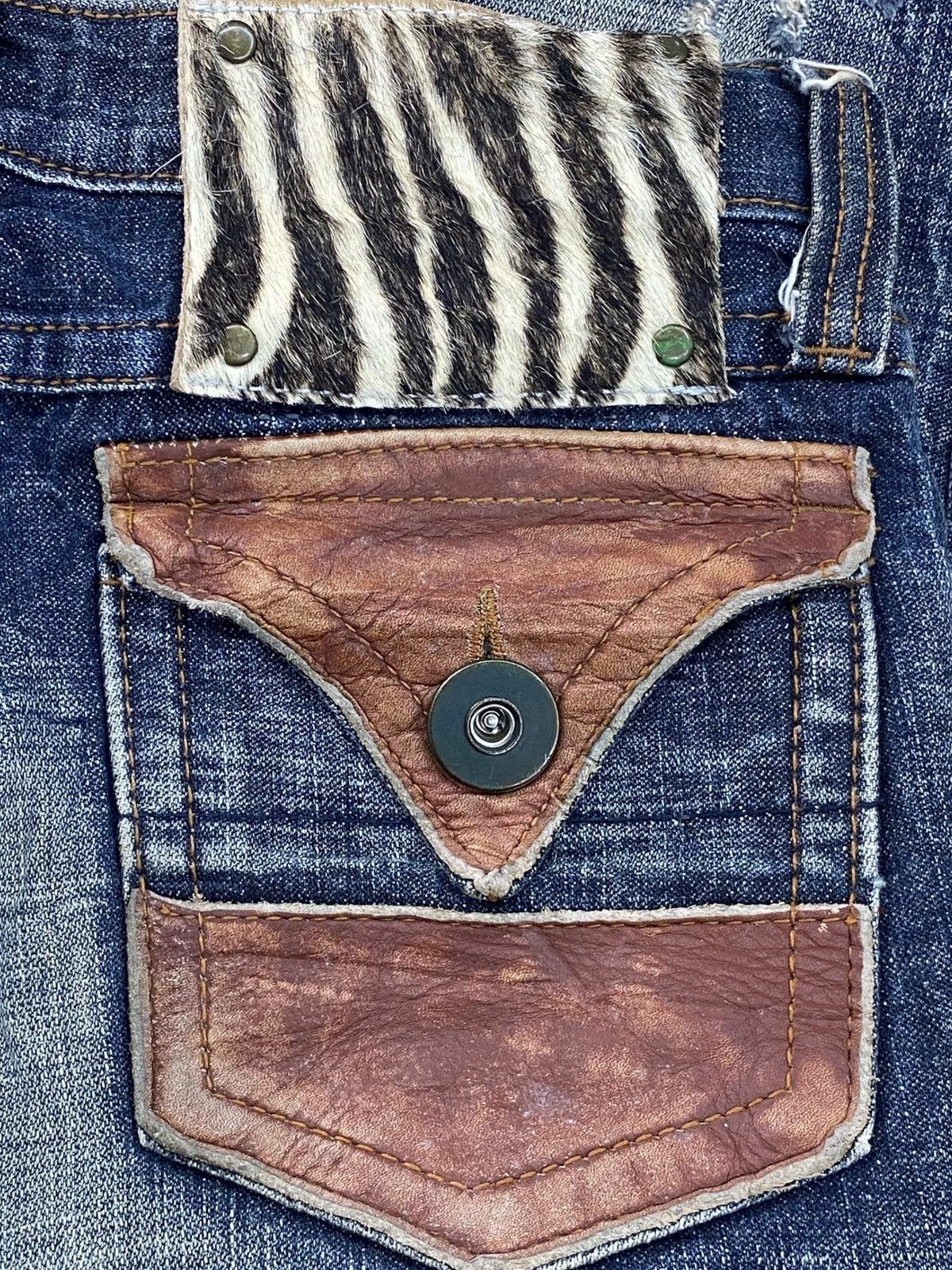 Japanese Brand Japanese Brand Faded Wash Distressed Style Boot Cut Jeans Size 30" / US 8 / IT 44 - 12 Thumbnail