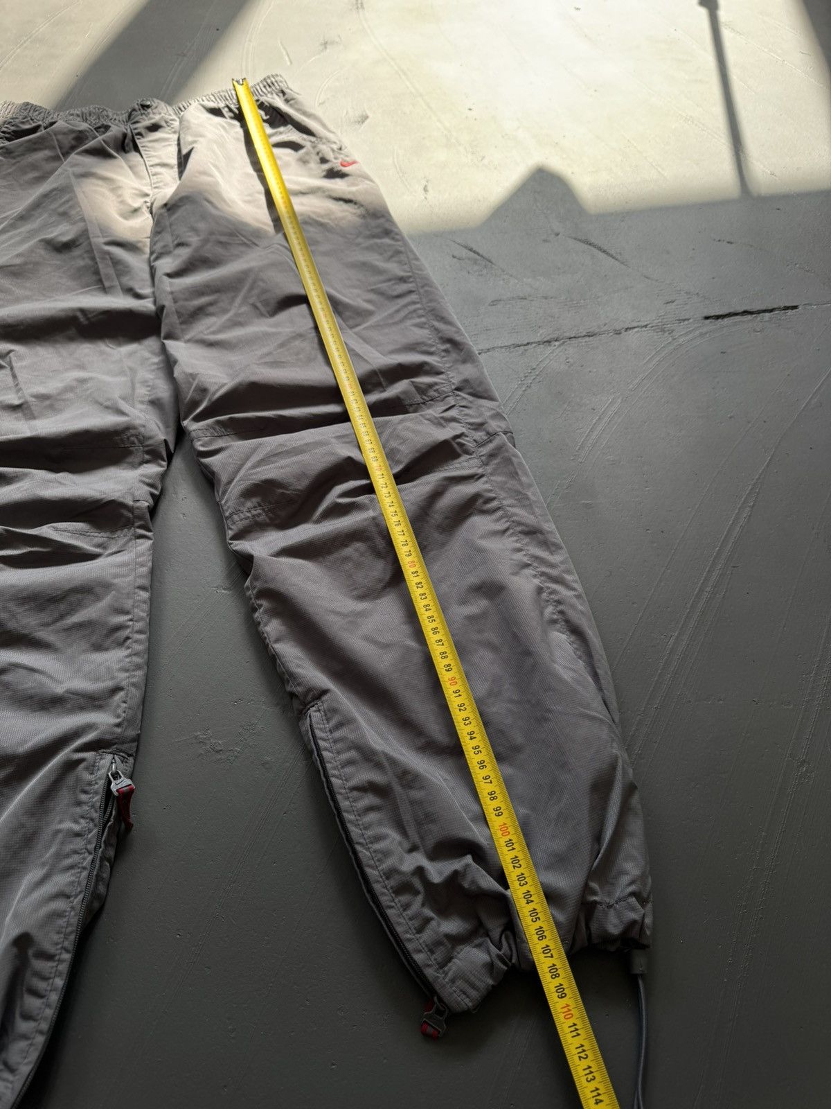 Vintage NIKE VINTAGE BASIC LOGO OVERSIZE BAGGY PANTS Size US 34 / EU 50 - 8 Thumbnail