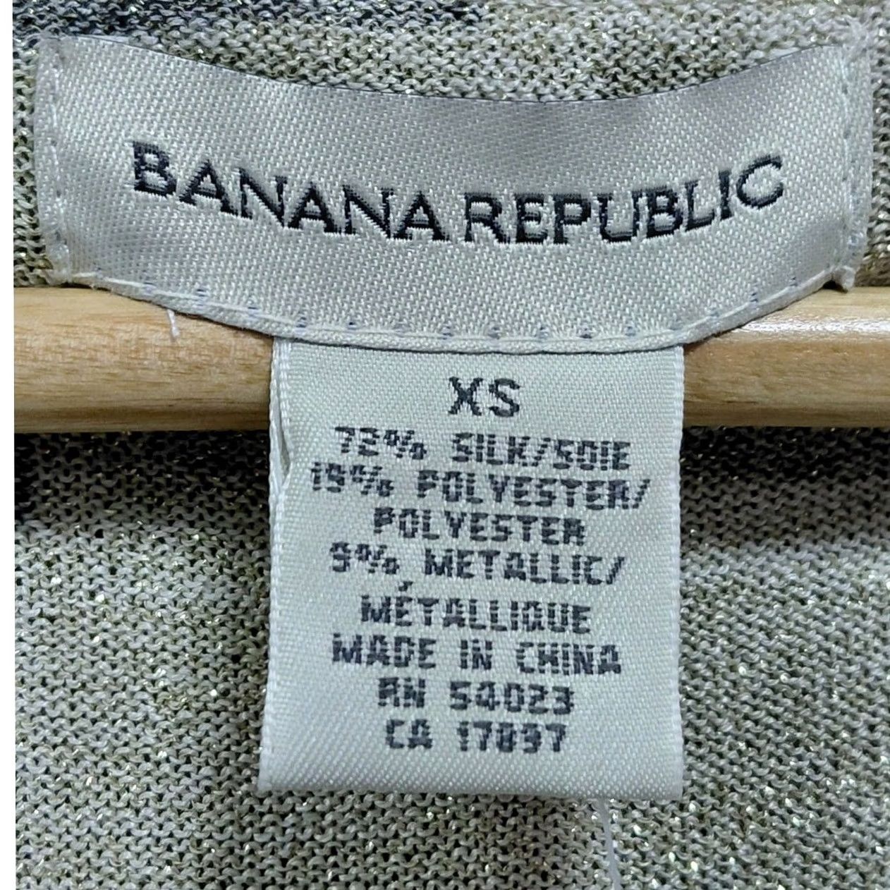 Banana Republic NWT Banana Republic Silk Blend Top Beige Geometric Print Short Sleeve V-Neck Knit Blouse XS Womens Size XS / US 0-2 / IT 36-38 - 4 Thumbnail
