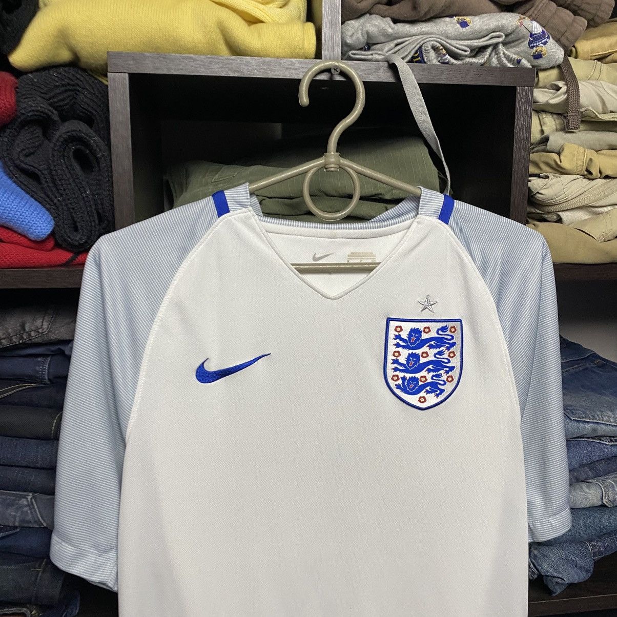 Nike Mens Nike England 2018 National home soccer jersey size S Size US S / EU 44-46 / 1 - 2 Thumbnail
