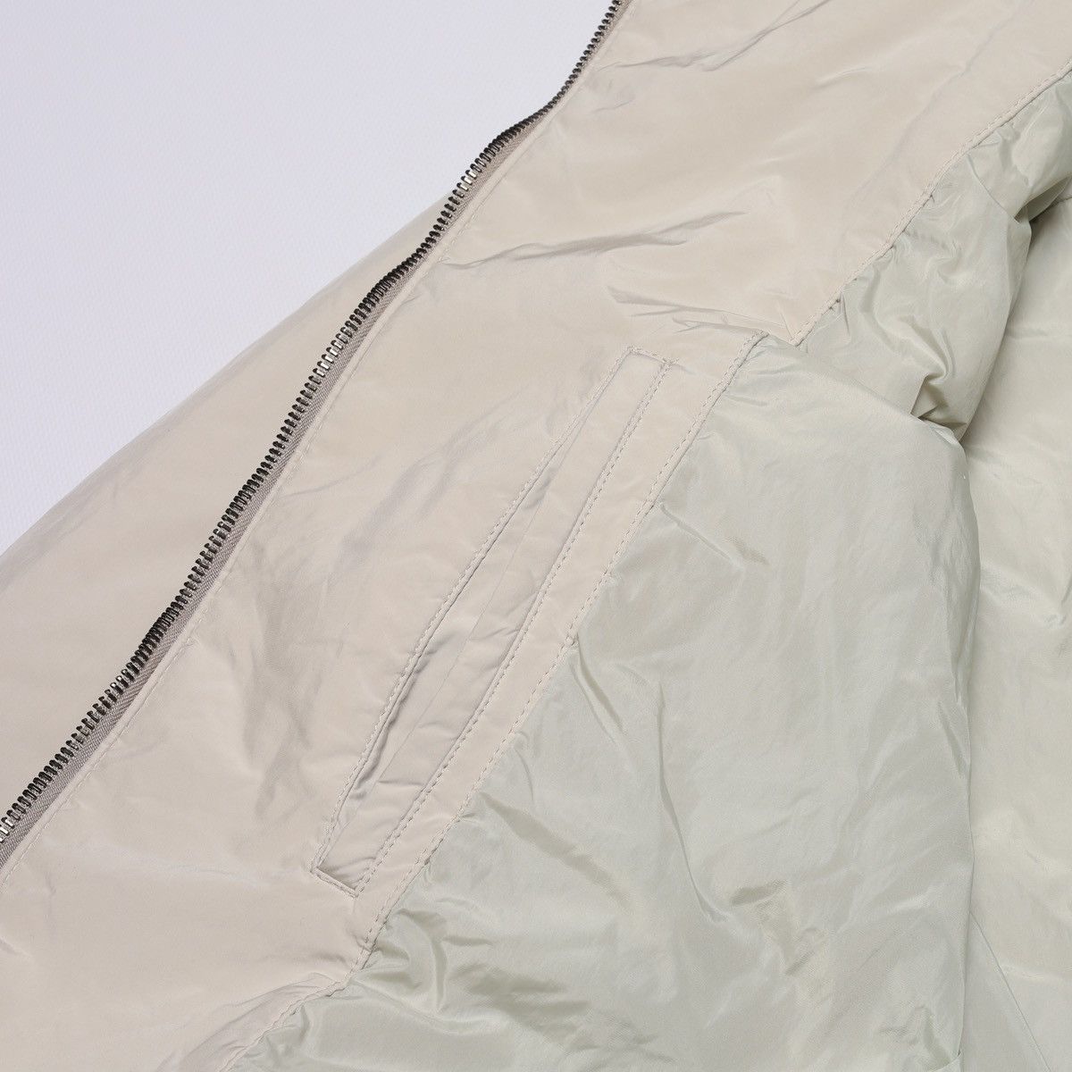 Prada Prada White Milk Puffer Jacket Coat Parka Size XL / US 12-14 / IT 48-50 - 20 Thumbnail