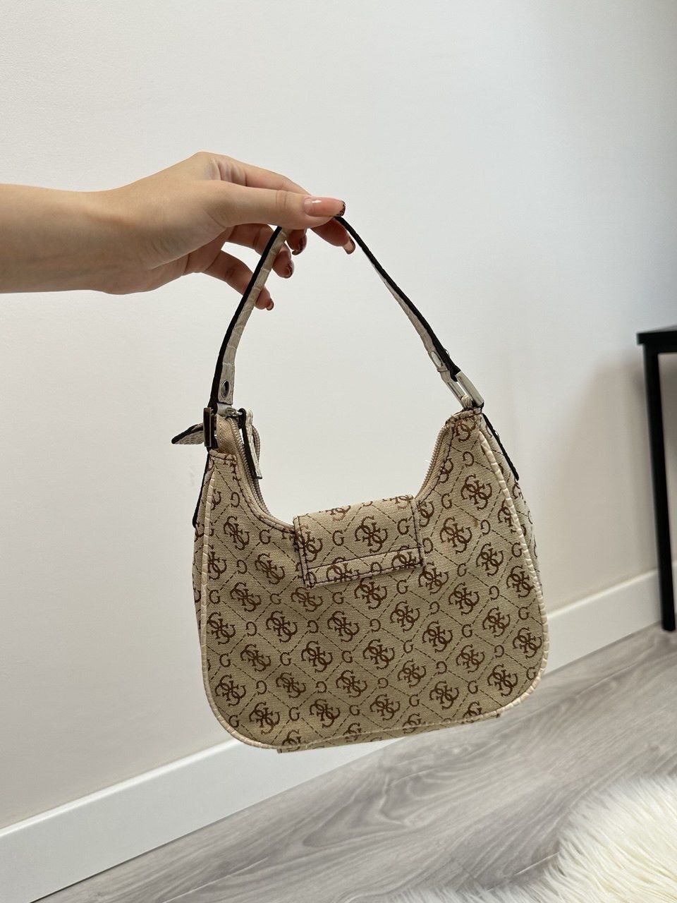 Guess × Japanese Brand × Vintage Rare 🔥🔥 Vintage monogram GUESS hobo bag Size ONE SIZE - 3 Thumbnail