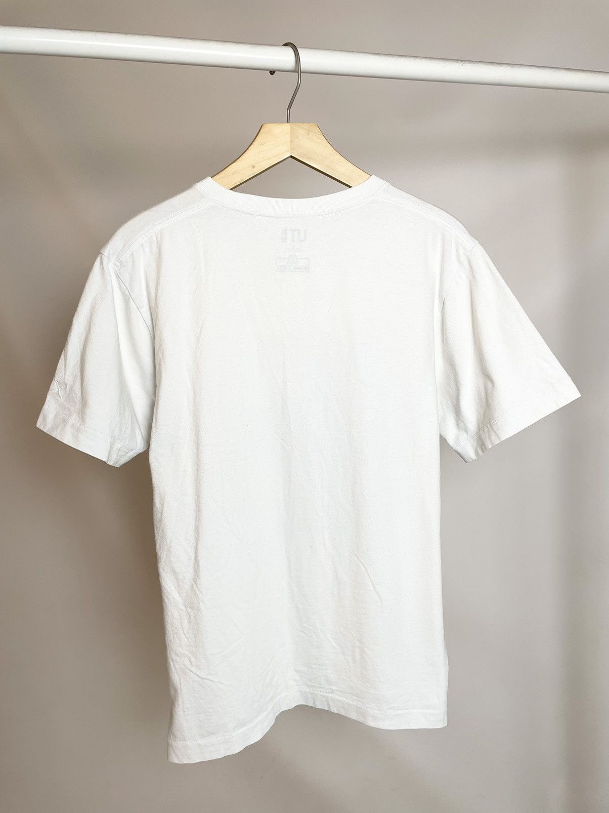Kaws × Uniqlo Uniqlo x KAWS 👾 companion sesame street white tee t-shirt Size US M / EU 48-50 / 2 - 11 Thumbnail