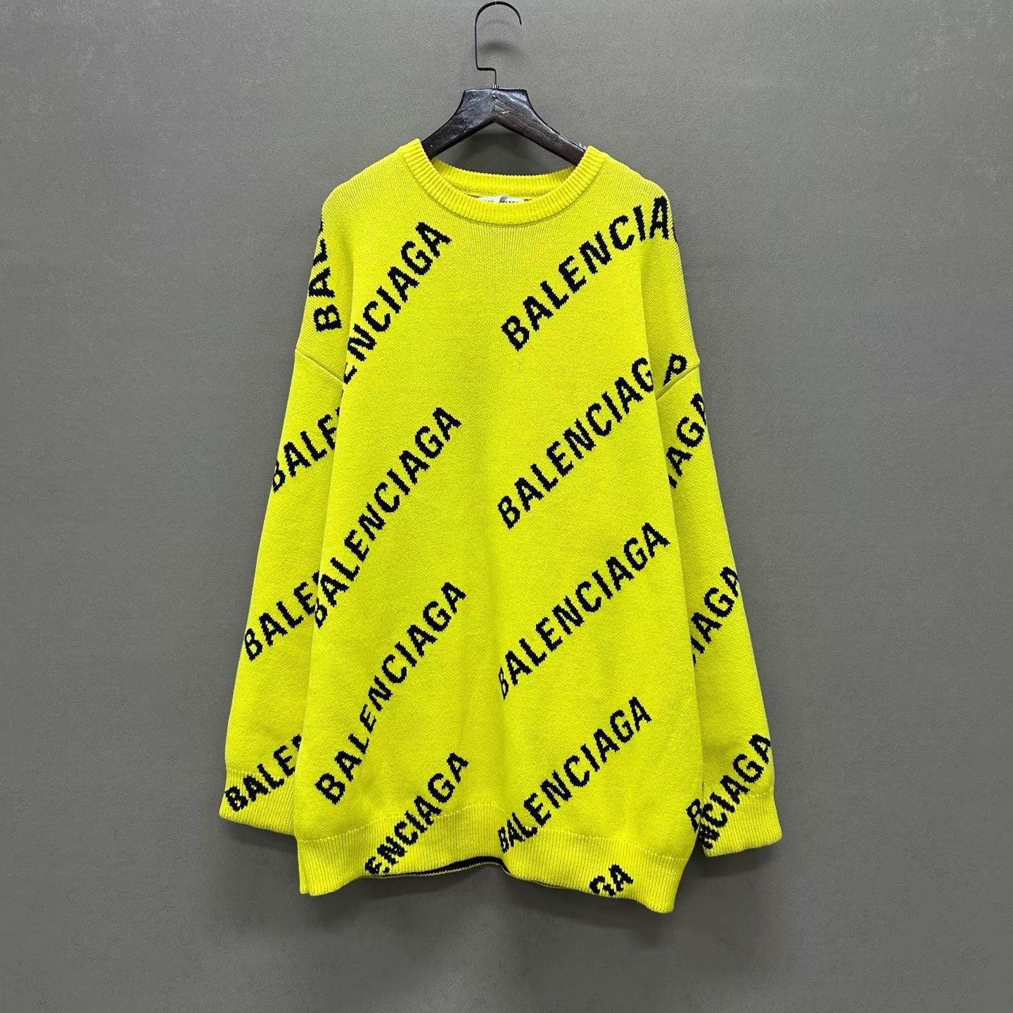 Balenciaga Balenciaga Yellow All Over Logo Sweater S 99 New Size S / US 4 / IT 40 - 1 Thumbnail