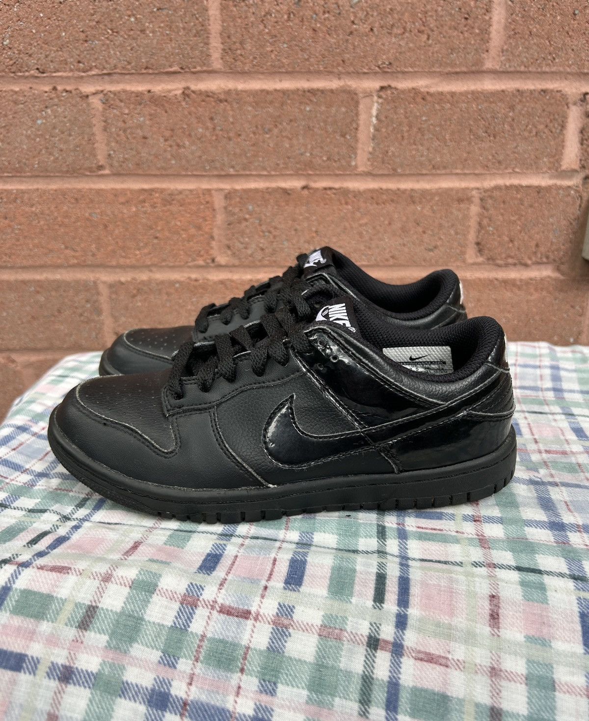 Nike Nike Dunk Low Triple Black Golf Size US 4 / IT 34 - 2 Thumbnail