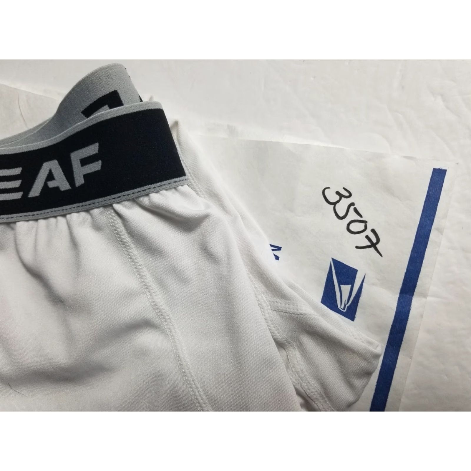 Vintage Baleaf Womens Leggings Pants M White Activewear Running Gym Fitness Bottoms Compression Leg Inseam 16 in Size 32" / US 10 / IT 46 - 8 Thumbnail