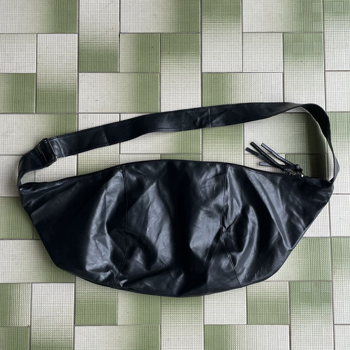 Hypebeast Unbrand Oversized Vinly Black Crossbody Size ONE SIZE - 2 Thumbnail
