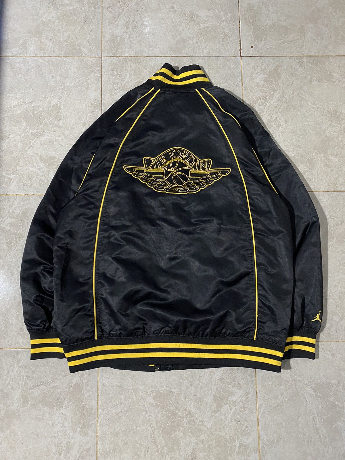 vintage air jordan jacket big logo golden pin