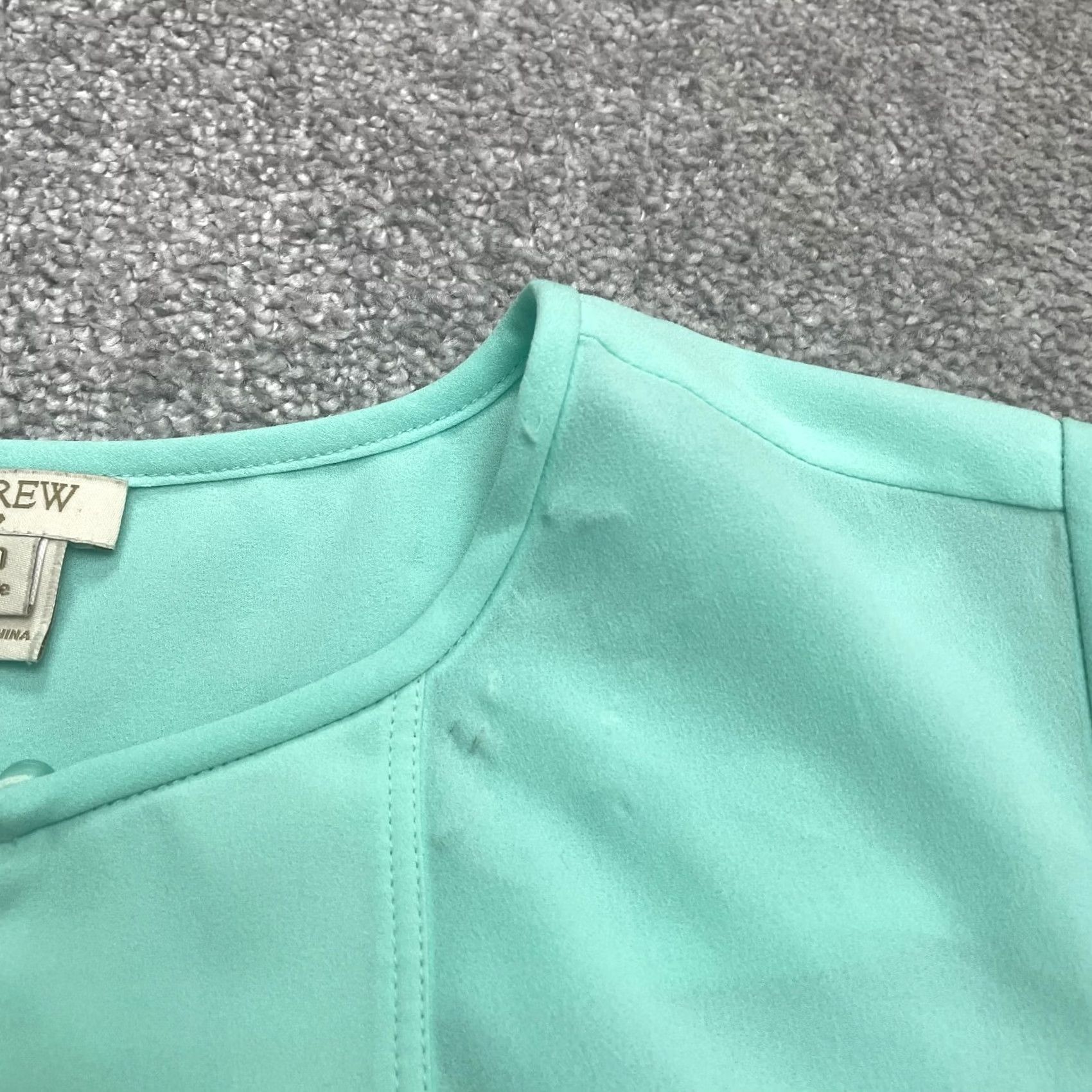 J.Crew J. Crew Drapey Keyhole Chiffon Tank Top Womens 00 Petite Green Sleeveless Casual Tank Shirt Petite Green Womens Size XXS / US 00 / IT 34 - 4 Thumbnail