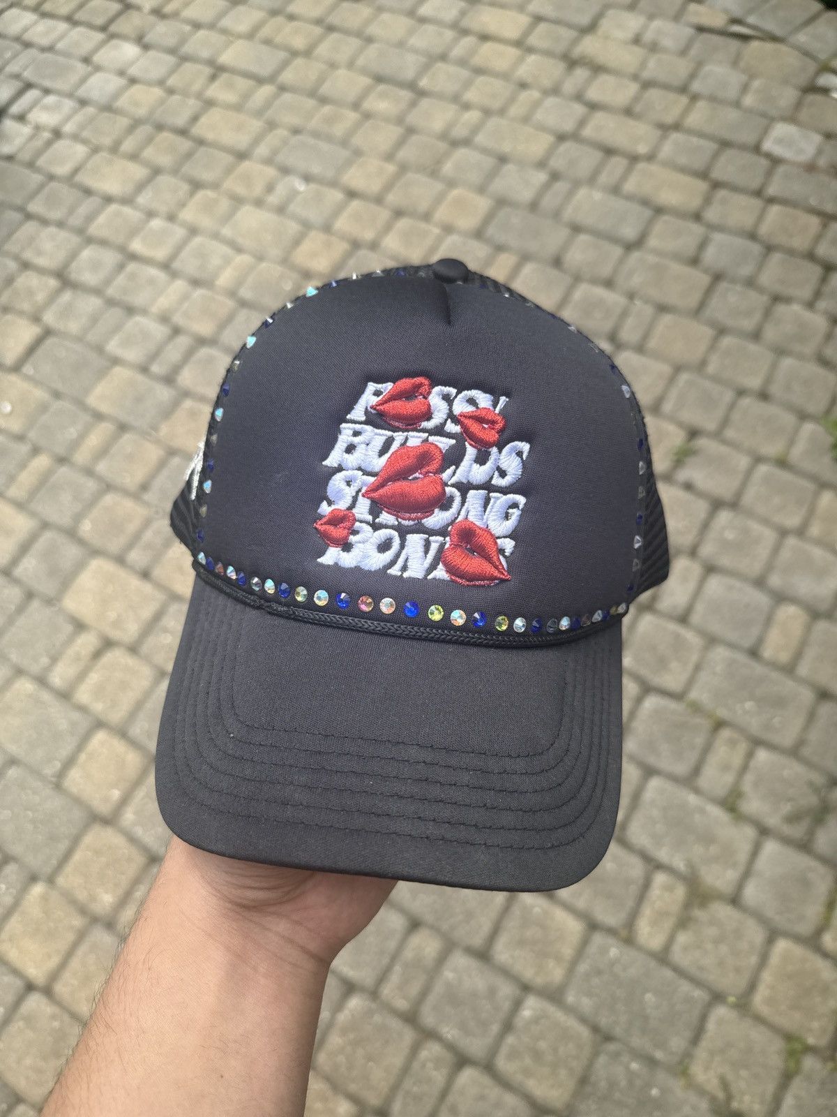 Other La ropa pussy builds strong bones hat Size ONE SIZE - 2 Thumbnail