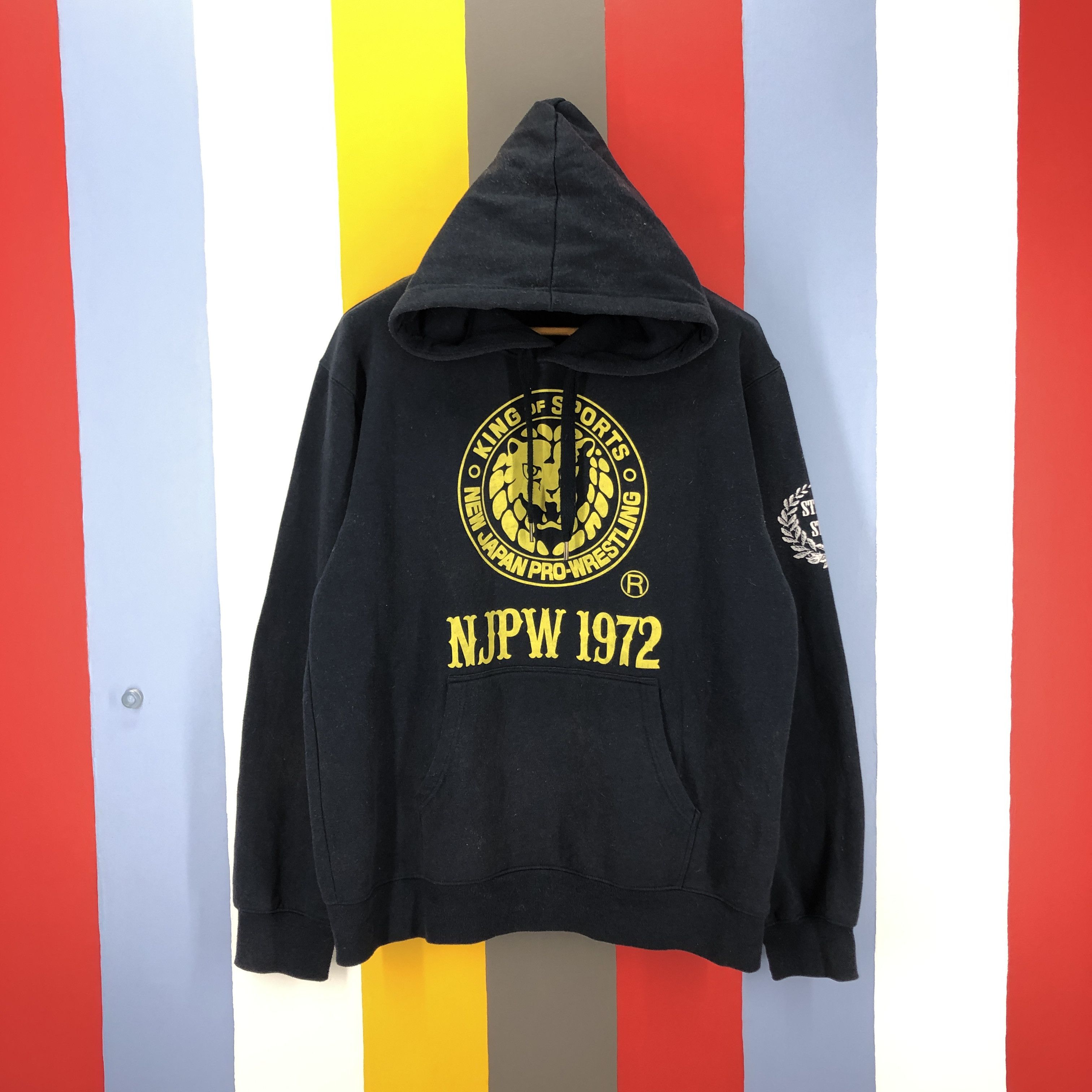 Sweat à Capuche Under Armour X NJPW Cold Gear - Lion Mark, Taille L, Couleur Glay - Neuf, Dédié à Jay White (wrestling)