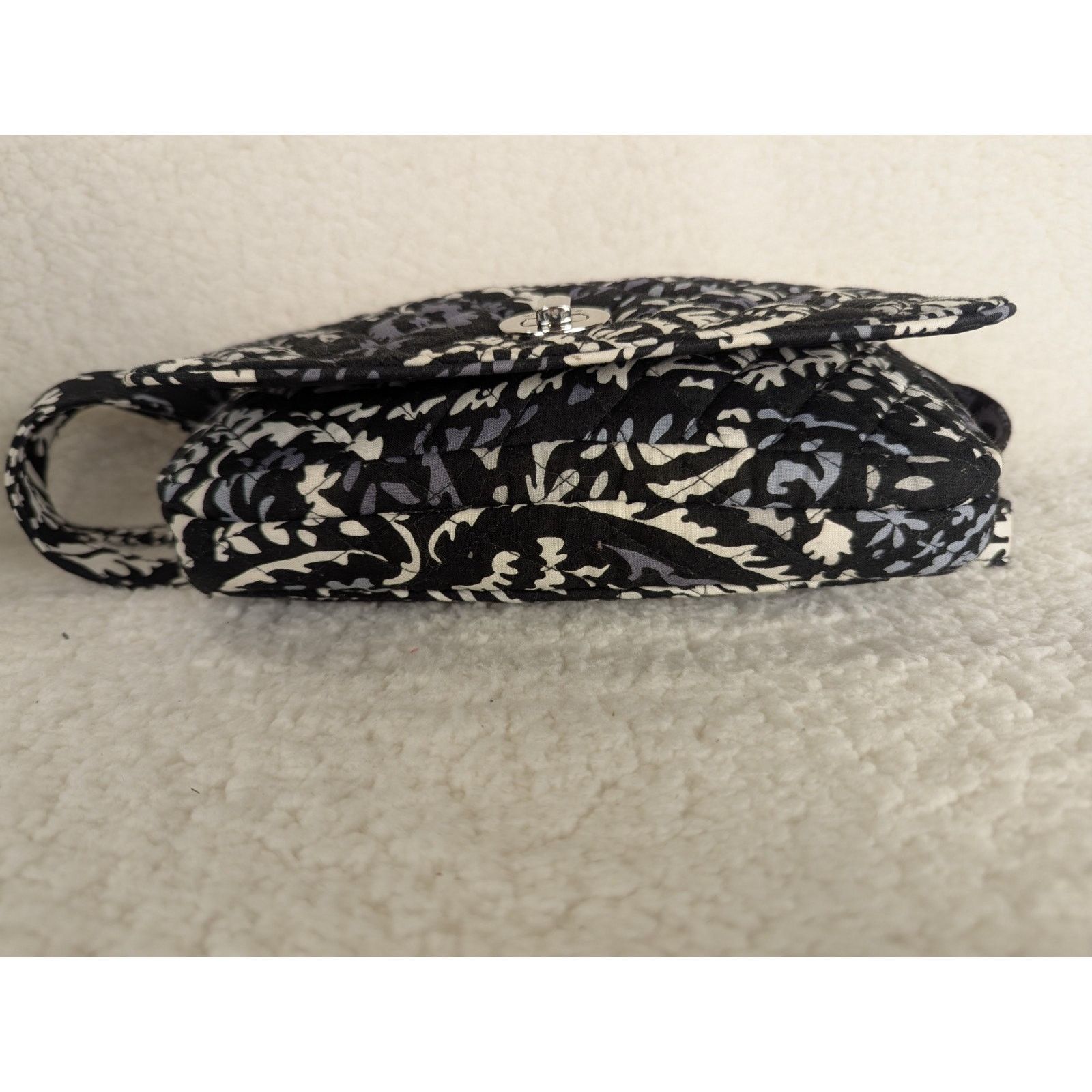 Vera Bradley Vera Bradley Black Quilted Crossbody Purse Bag Black Paisley Size ONE SIZE - 6 Thumbnail