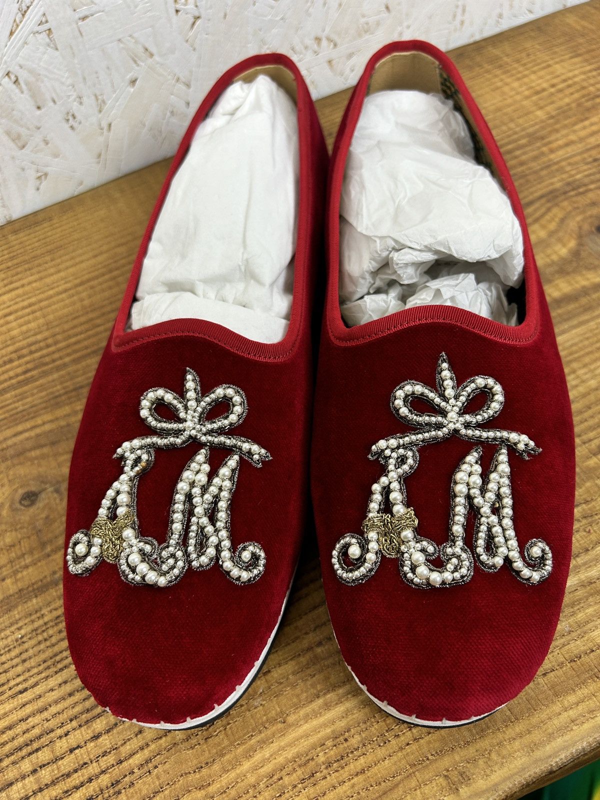 Gucci Gucci Velvet Loafers Low Top Shoes Sneakers Red 8.5 US Size US 8.5 / EU 41-42 - 1 Thumbnail