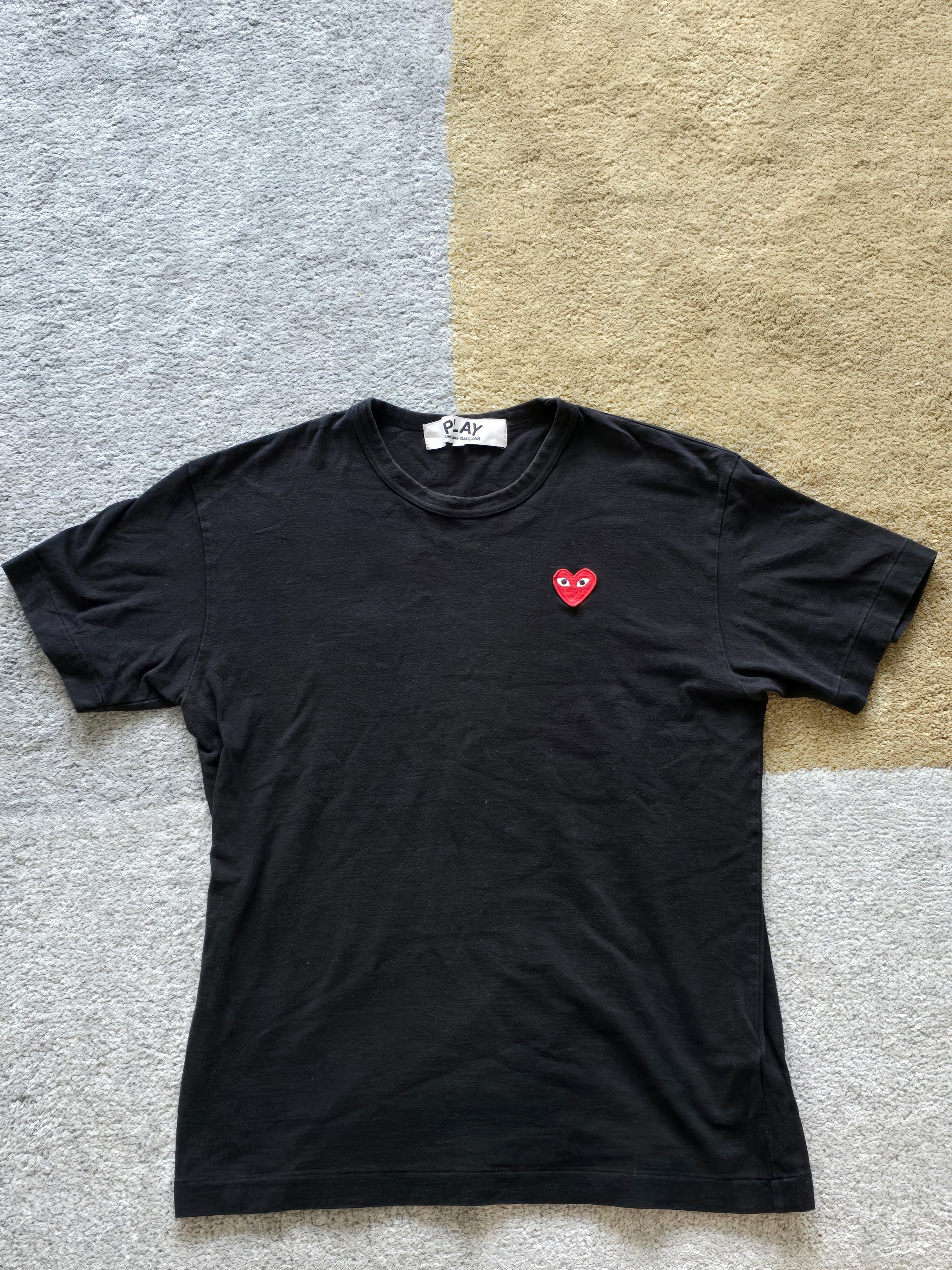 Comme des Garcons PLAY CDG PLAY black short sleeve tee with red heart logo Size US XL / EU 56 / 4 - 1 Thumbnail