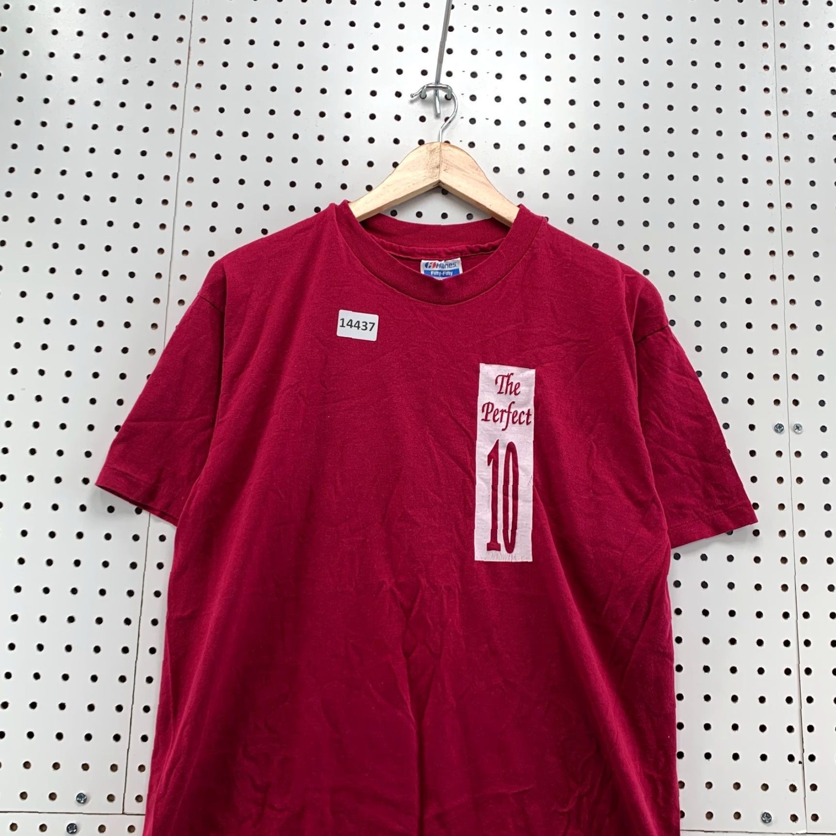 Hanes VINTAGE Hanes T-Shirt The Perfect 10 80s Red L Mens Size US L / EU 52-54 / 3 - 6 Thumbnail