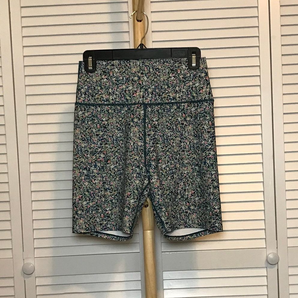 Other Sage Floral High-Waisted Stretchy Activewear Shorts L Size 26" / US 2 / IT 38 - 1 Thumbnail