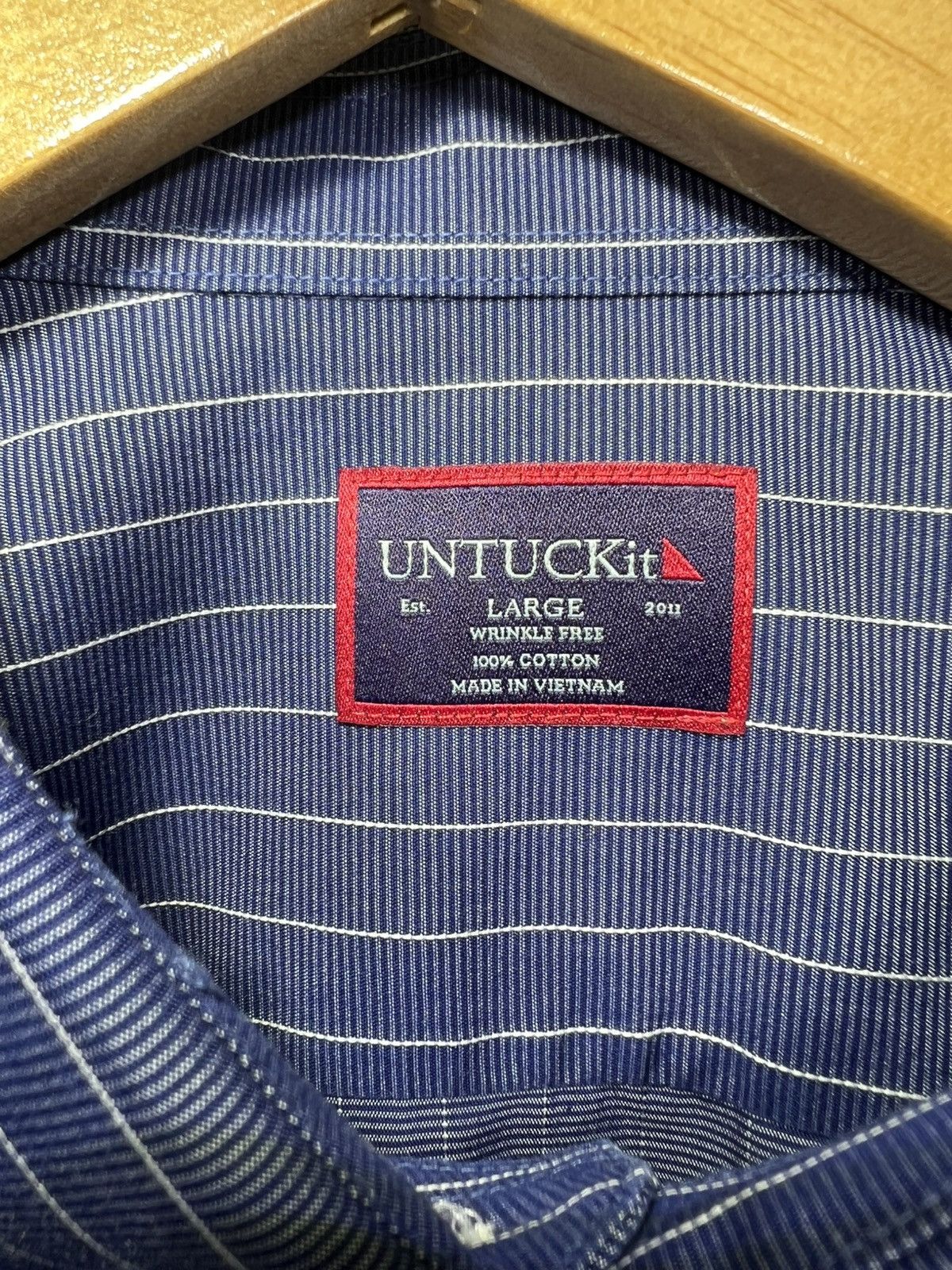 UNTUCKit UNTUCKit Gifford Navy Striped Button Up Dress Shirt Men L Size US L / EU 52-54 / 3 - 5 Thumbnail