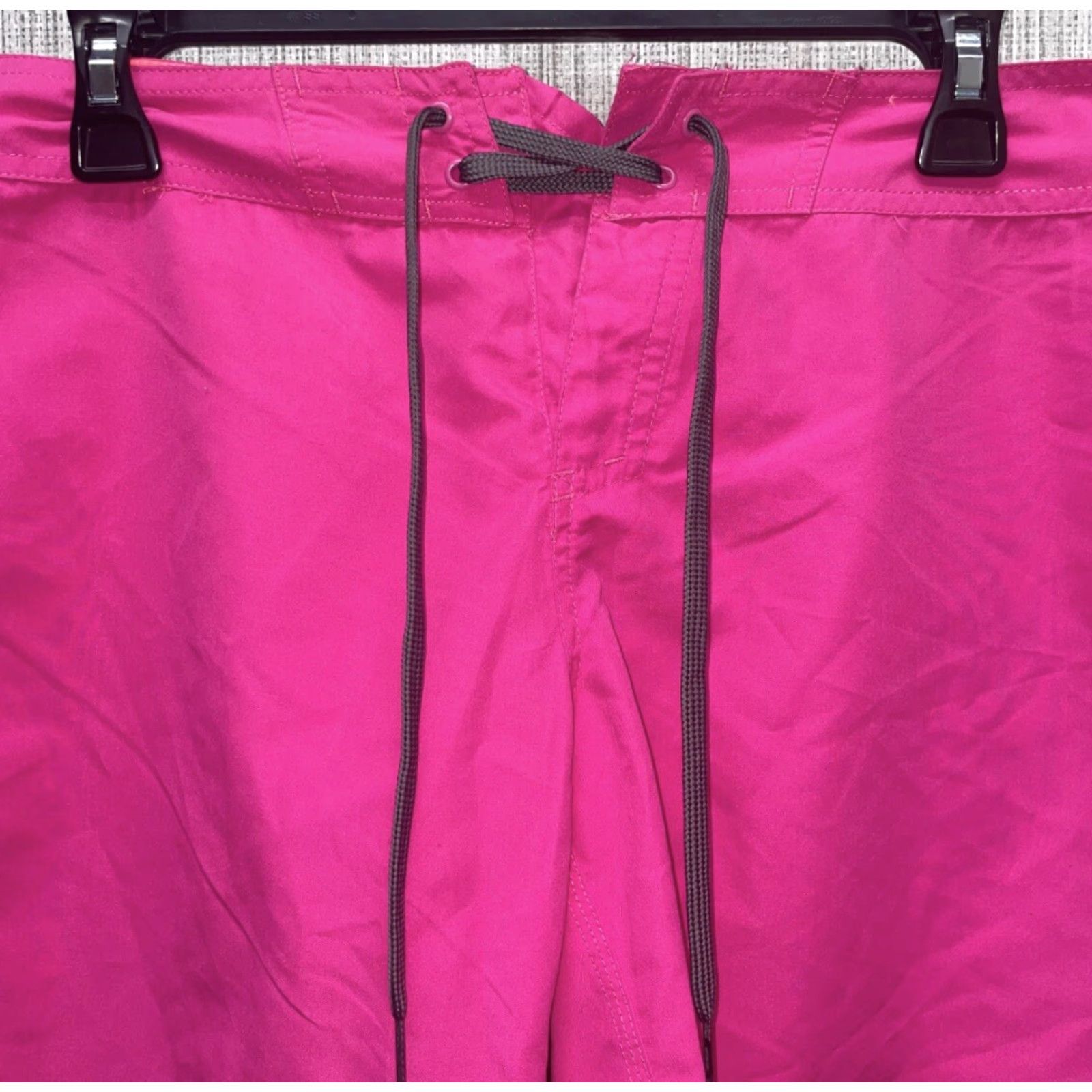 Oakley NWT Oakley Shorts Polyester Pink/Orange hydrofuse Womens XL 8 Size 40" / US 18 - 2 Thumbnail