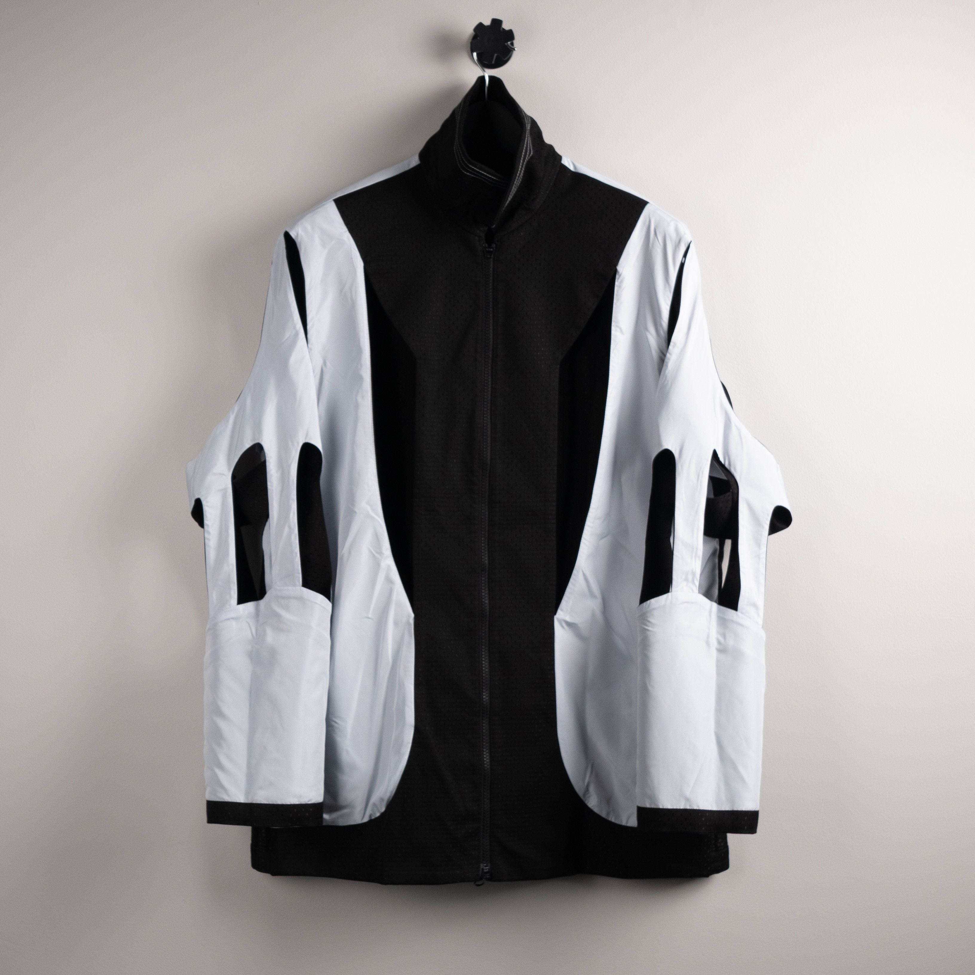 Kiko Kostadinov Kiko Kostadinov SS21 'Hydra' Cut Out Shell Jacket Black Size US XL / EU 56 / 4 - 4 Thumbnail