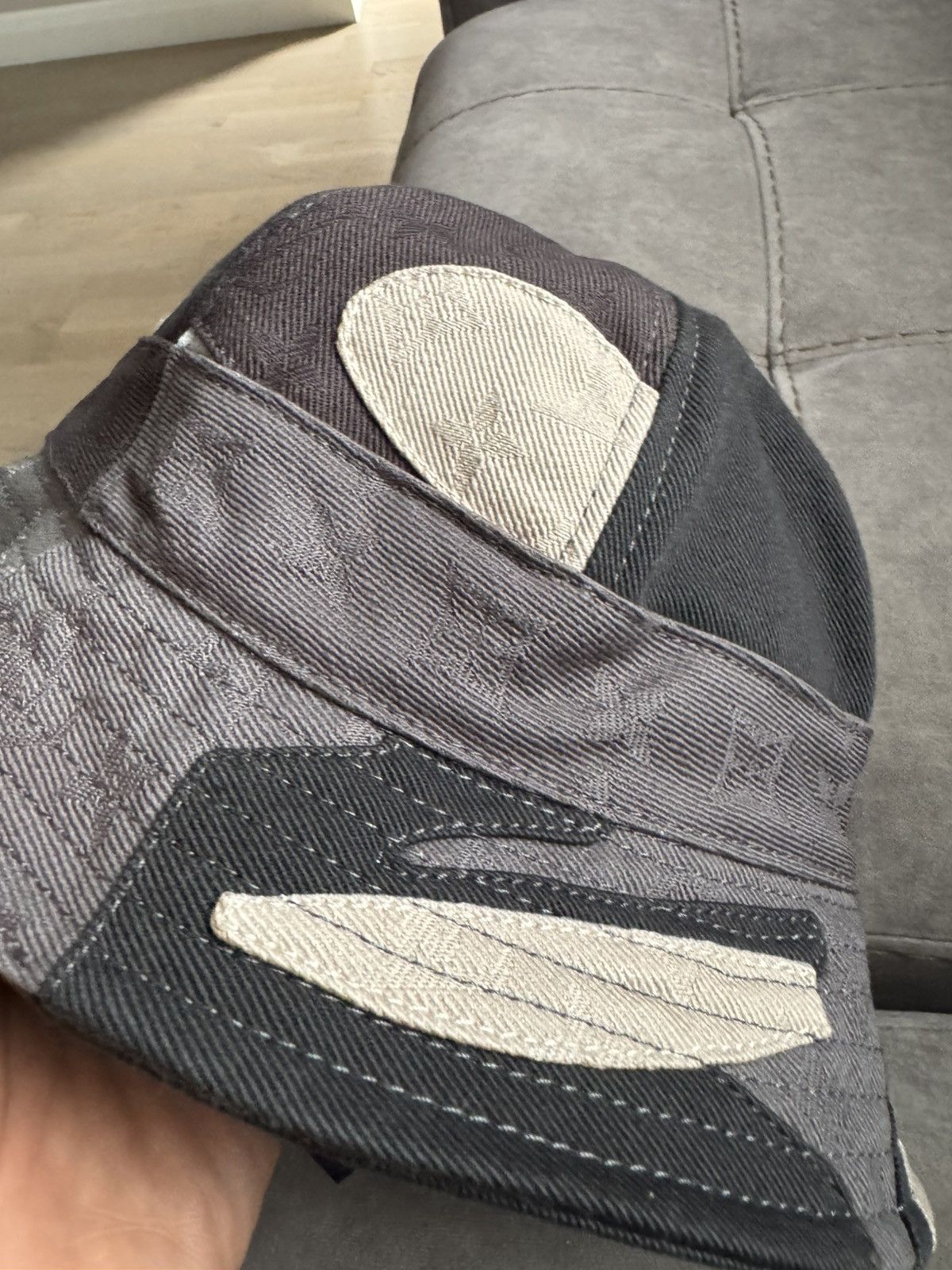 Louis Vuitton LOUIS VUITTON bucket hat study all photos and description Size ONE SIZE - 7 Thumbnail