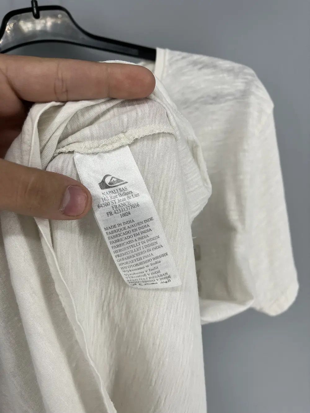 Vintage Vintage Quiksilver Y2K Logo Light White Tee Shirt Surf Size US S / EU 44-46 / 1 - 8 Thumbnail