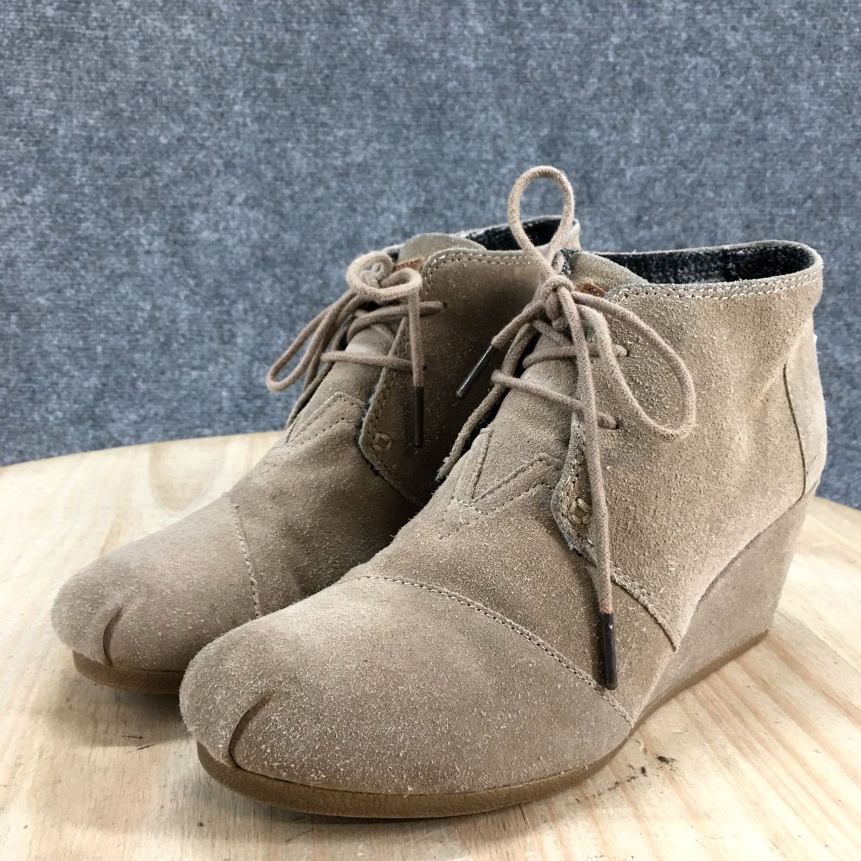 Toms TOMS Boots Beige Suede Desert Lace Up Wedge Ankle Bootie 9 Casual Womens/Bootie/Bootie/Footwear (Size 9) Size US 9 / IT 39 - 7 Thumbnail